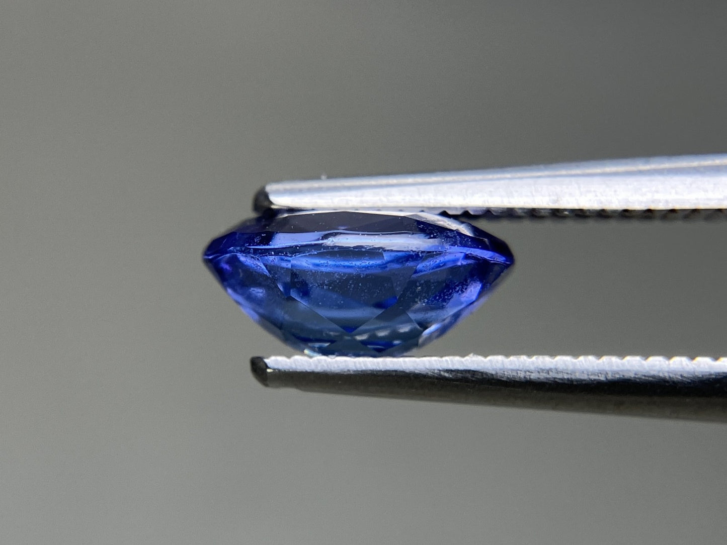 タンザナイト 天然 1.849ct 宝石ソーティング付き 8.5㎜×6.8㎜×4.0㎜ ルース（ 裸石 ） 6009YY