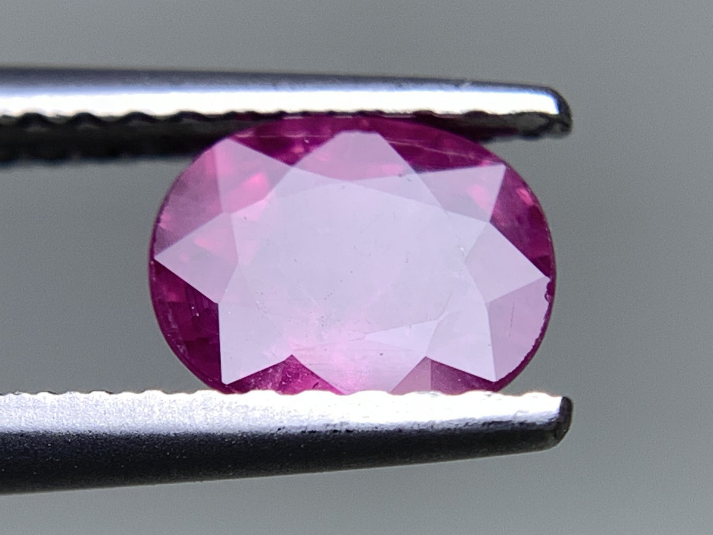 ルビー  天然  1.006ct  中央宝石ソーティング付き  6.57㎜×5.32㎜×3.21㎜   ルース（ 裸石 ） 5497Y