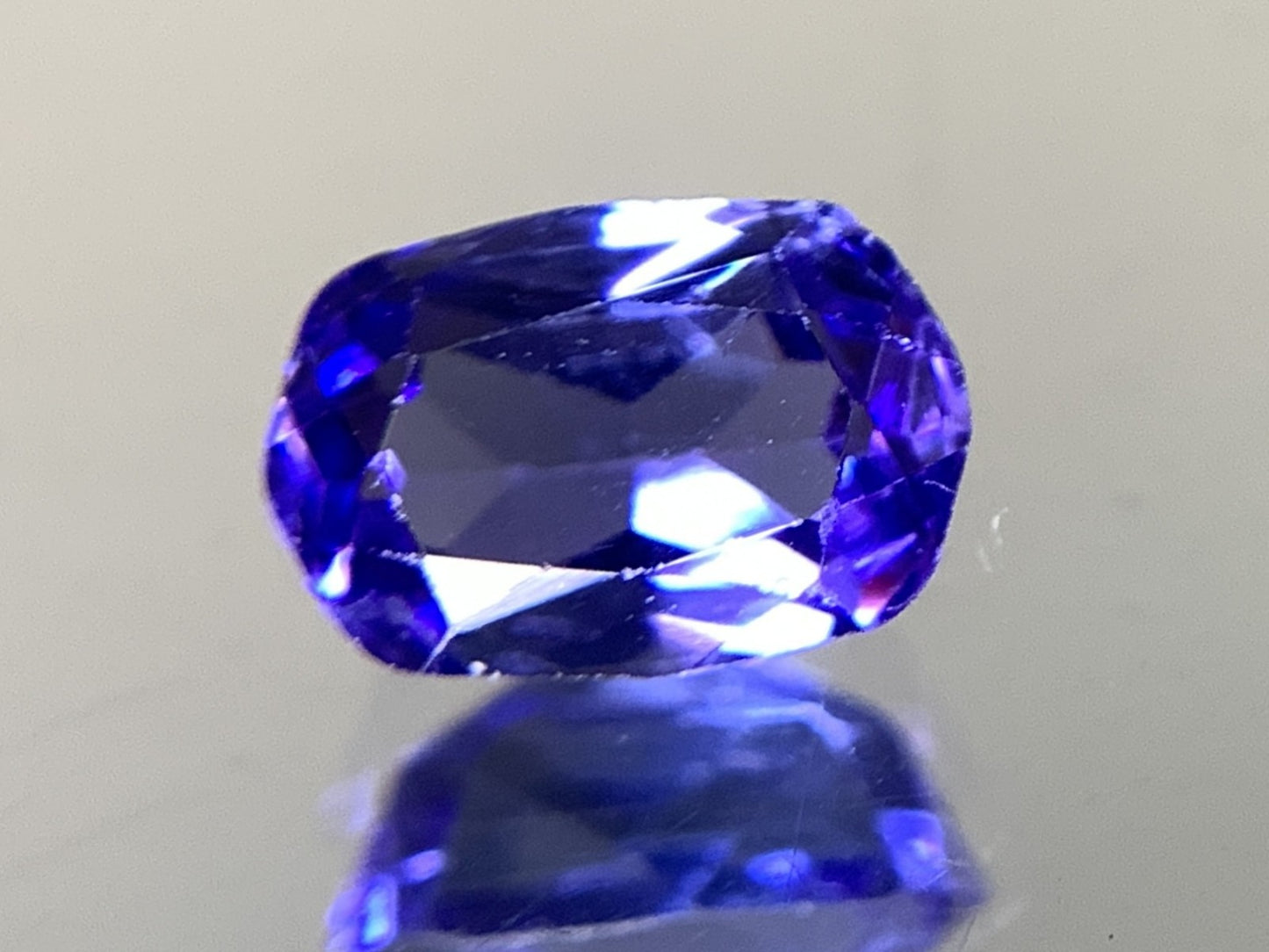 タンザナイト 1.341ct 宝石ソーティング付き 7.4㎜×5.2㎜×4.2㎜ ルース（ 裸石 ） 2270Y