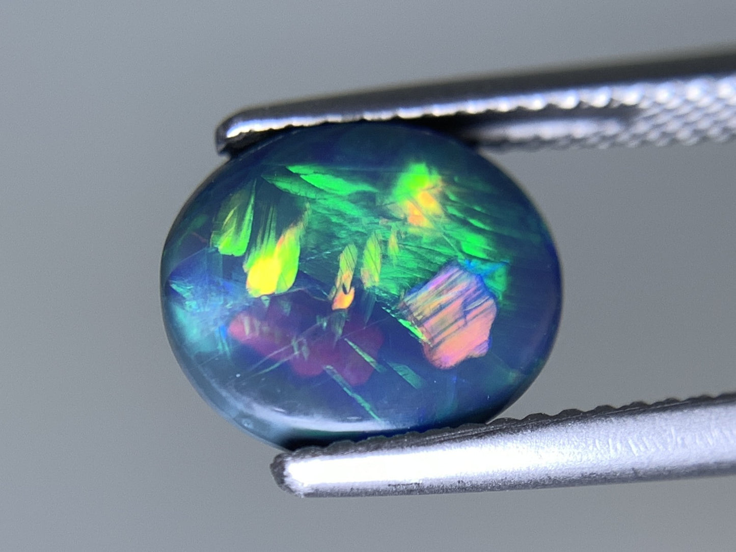 ブラックオパール 天然 2.090ct 中央宝石ソーティング付き 10.0㎜×8.6㎜×3.8㎜ ルース（ 裸石 ） 7224Y
