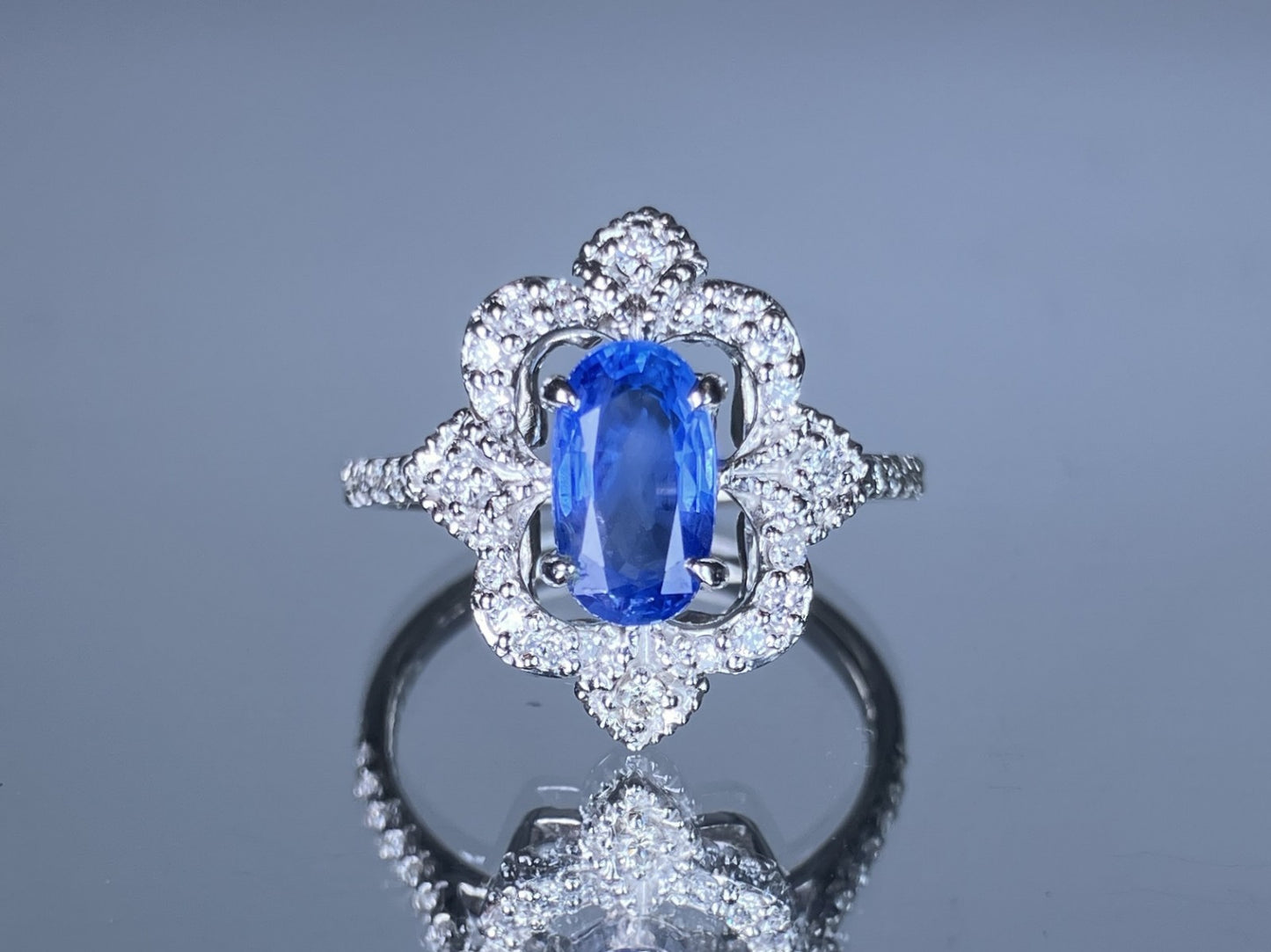 サファイア 1.29ct ビルマ産 非加熱 コンフラワーブルー AIGS鑑別書 D0.33ct PT900 5.0g 指輪 （JP13号） サイズ直し無料 8708S