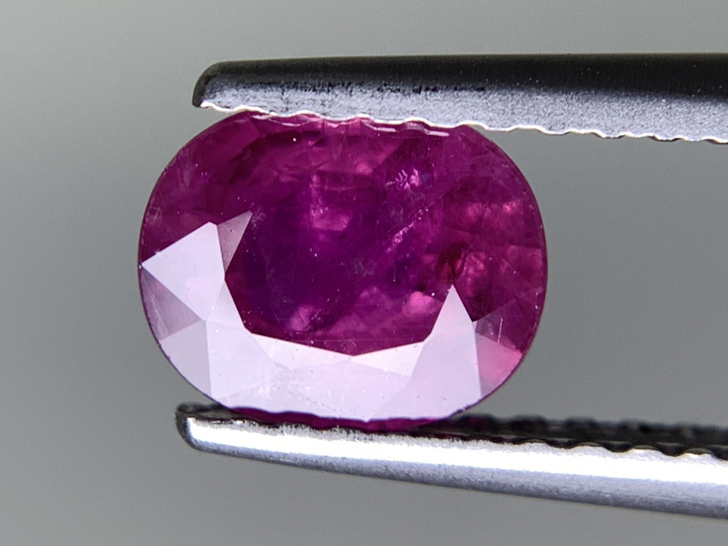 ルビー  天然  1.006ct  中央宝石ソーティング付き  6.57㎜×5.32㎜×3.21㎜   ルース（ 裸石 ） 5497Y
