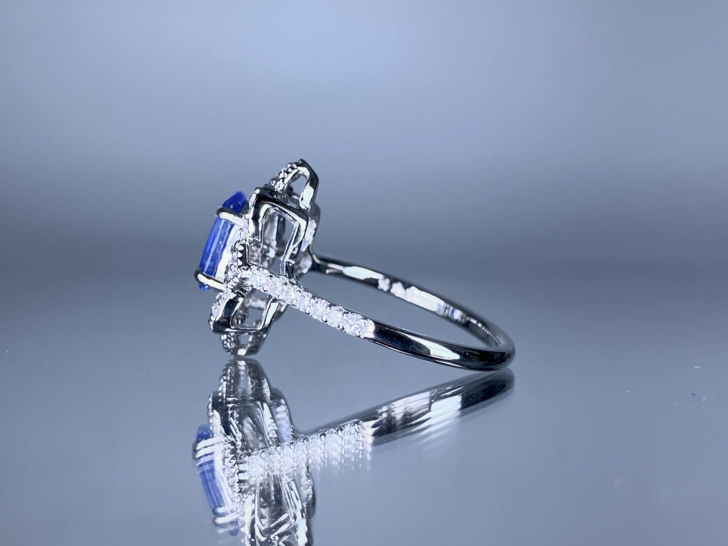 サファイア 1.29ct ビルマ産 非加熱 コンフラワーブルー AIGS鑑別書 D0.33ct PT900 5.0g 指輪 （JP13号） サイズ直し無料 8708S