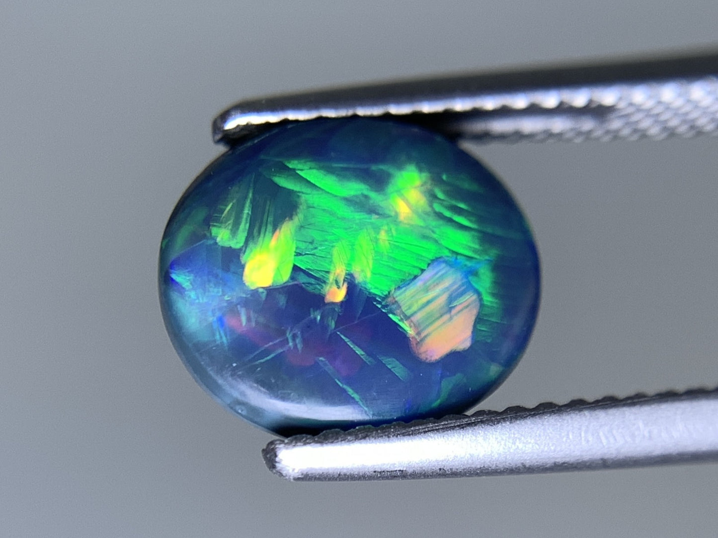 ブラックオパール 天然 2.090ct 中央宝石ソーティング付き 10.0㎜×8.6㎜×3.8㎜ ルース（ 裸石 ） 7224Y