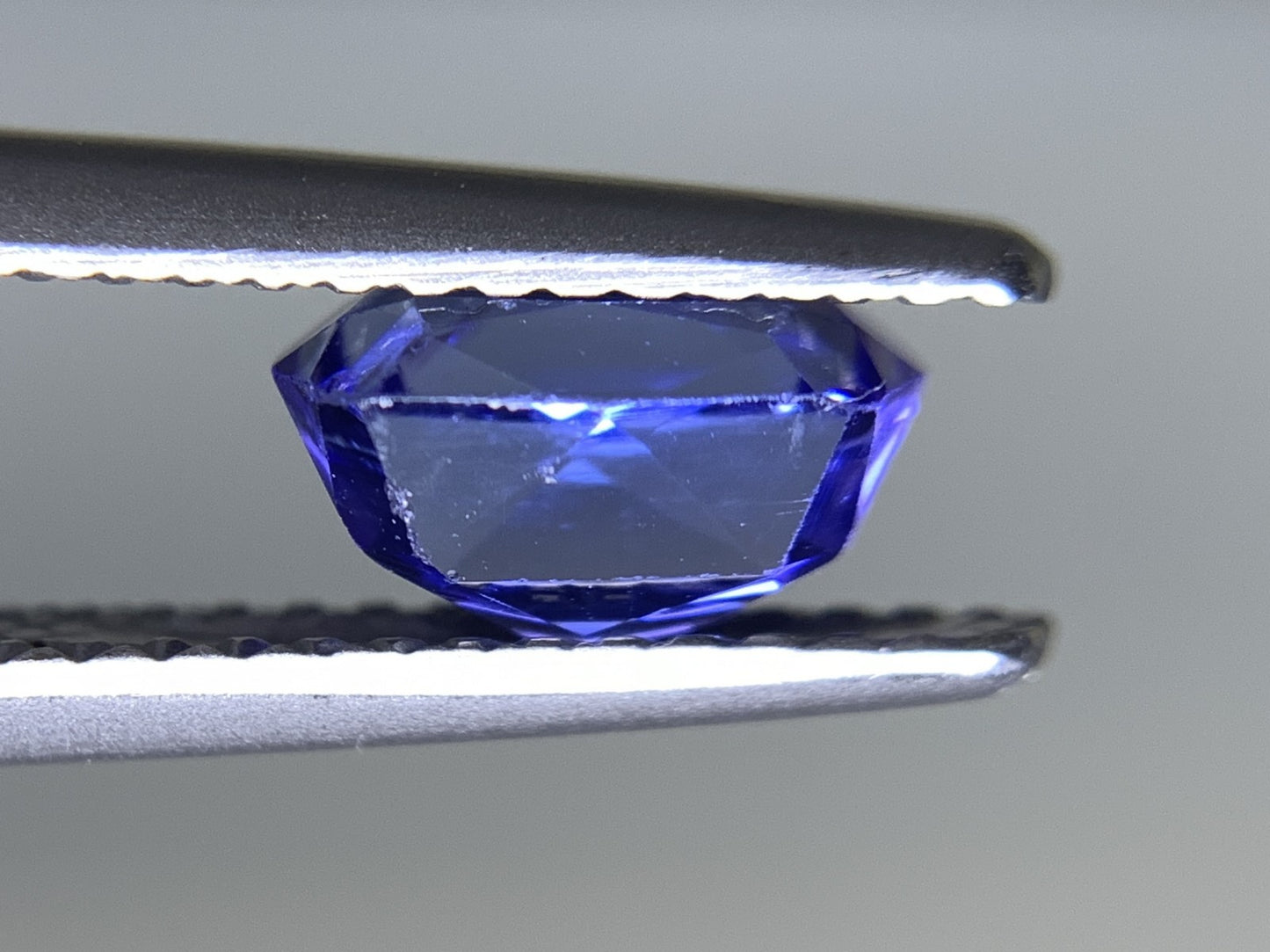 タンザナイト 1.341ct 宝石ソーティング付き 7.4㎜×5.2㎜×4.2㎜ ルース（ 裸石 ） 2270Y