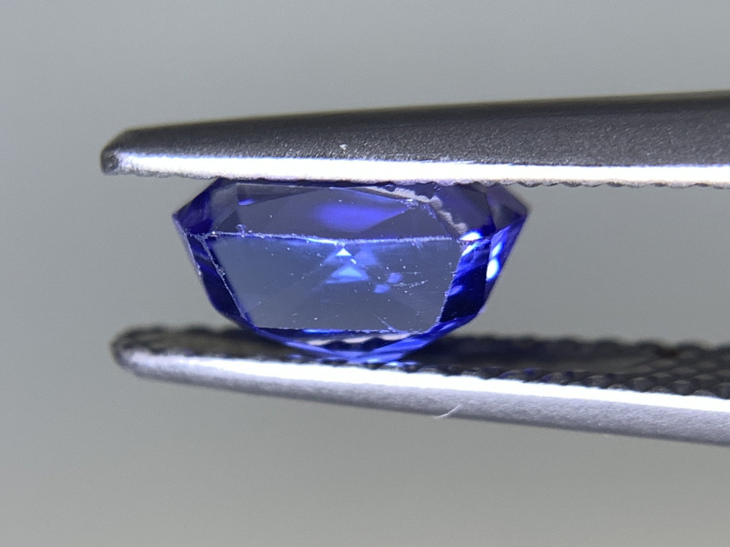 タンザナイト 1.341ct 宝石ソーティング付き 7.4㎜×5.2㎜×4.2㎜ ルース（ 裸石 ） 2270Y