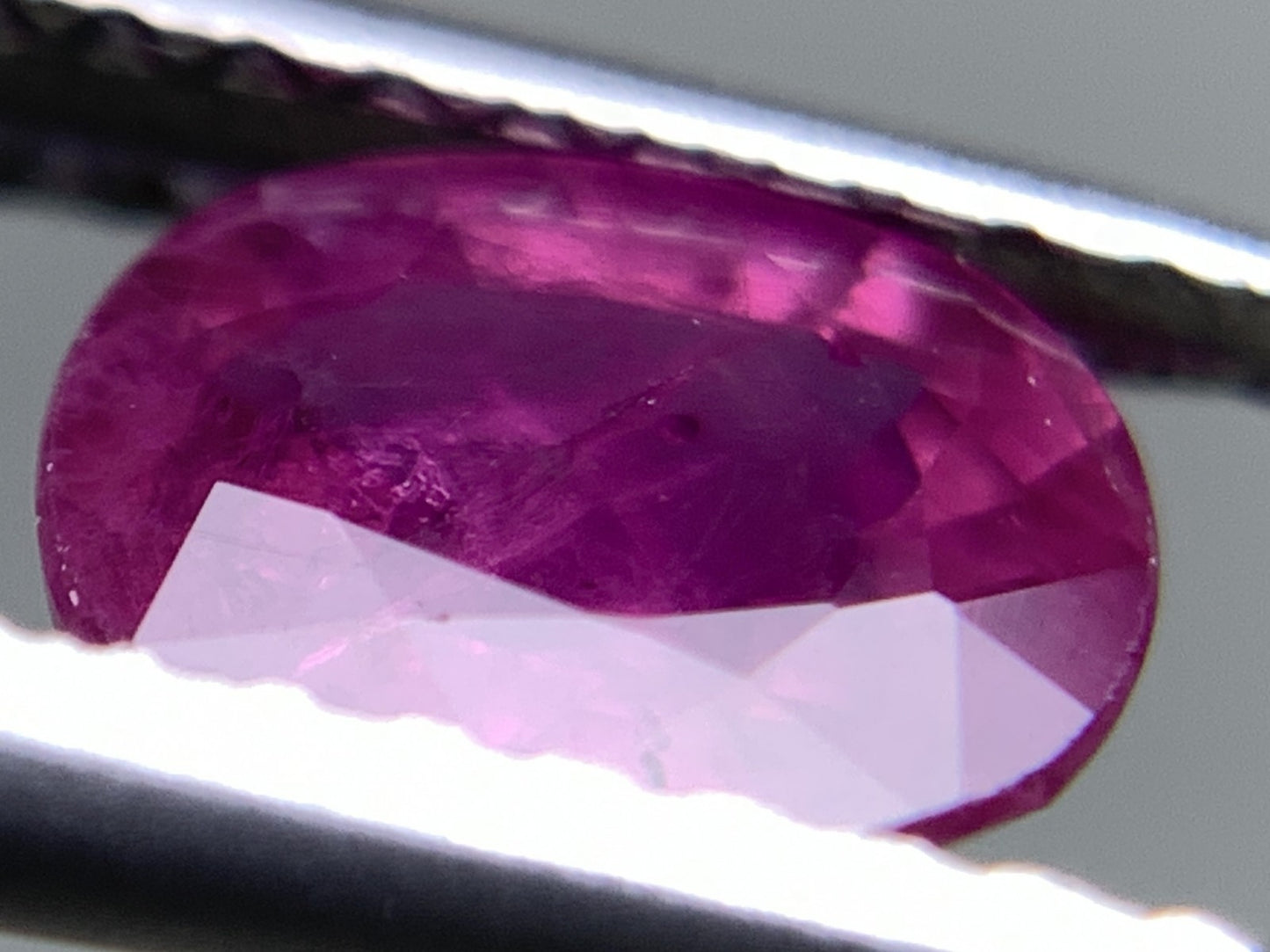 ルビー  天然  1.006ct  中央宝石ソーティング付き  6.57㎜×5.32㎜×3.21㎜   ルース（ 裸石 ） 5497Y