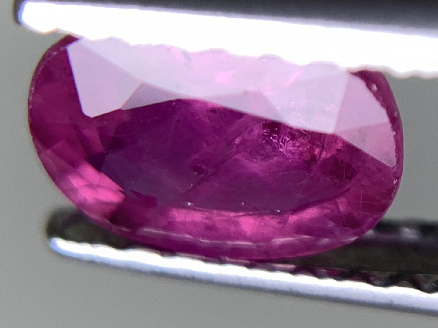 ルビー  天然  1.006ct  中央宝石ソーティング付き  6.57㎜×5.32㎜×3.21㎜   ルース（ 裸石 ） 5497Y