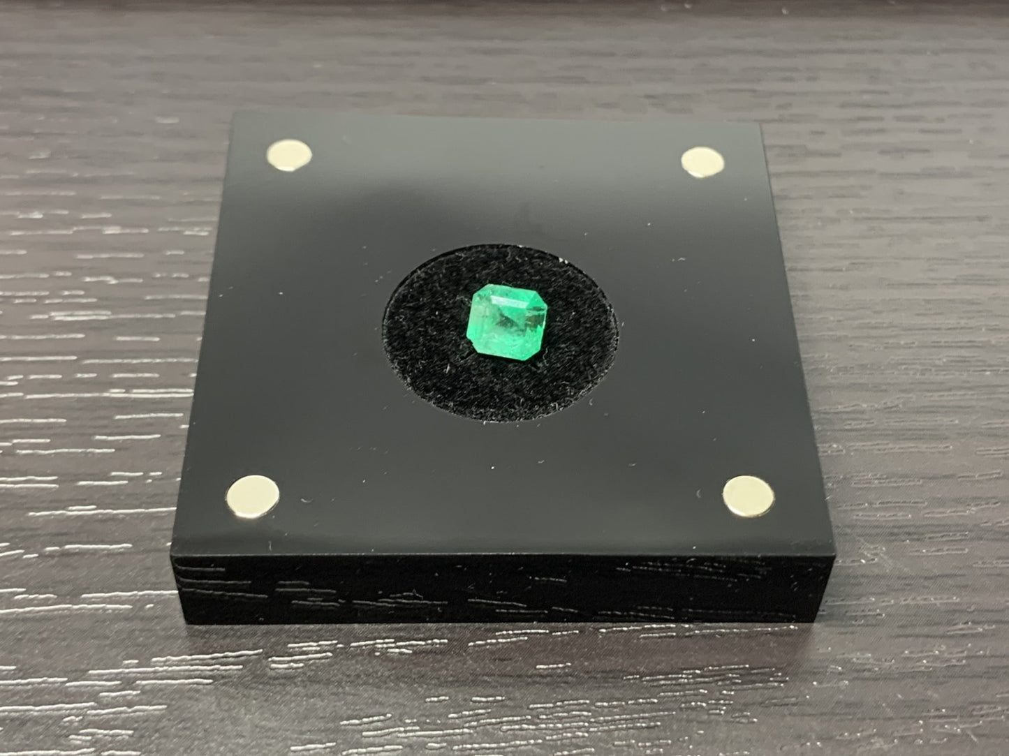 エメラルド　1.26ct　Colombia　GIA宝石鑑別書付き　縦6.22㎜×横5.86㎜×高さ5.24㎜　 ルース（ 裸石 ）　 1570Y
