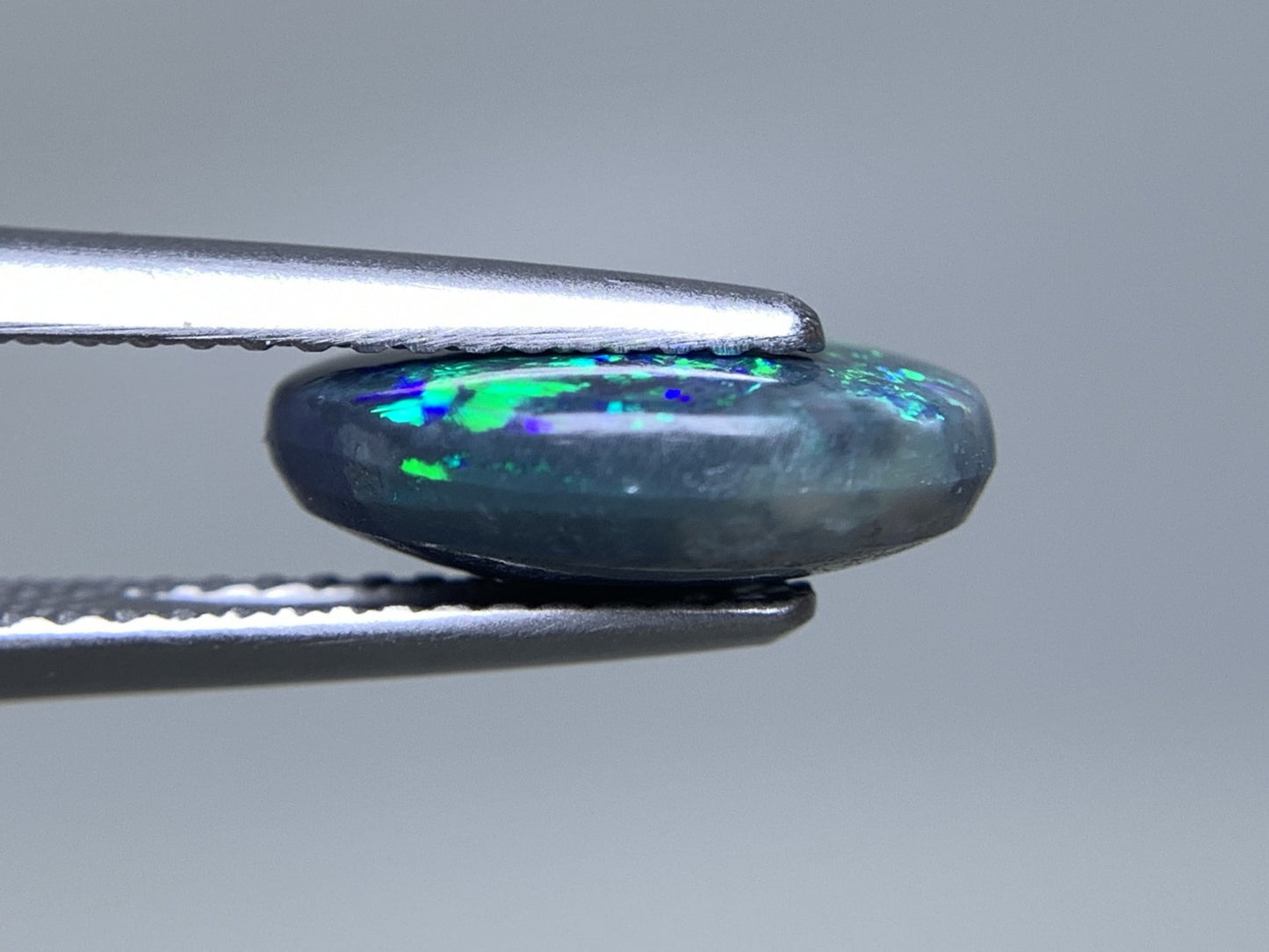 ブラックオパール 天然 2.464ct 中央宝石ソーティング付き 11.6㎜×8.8㎜×3.8㎜ ルース（ 裸石 ） 7148Y