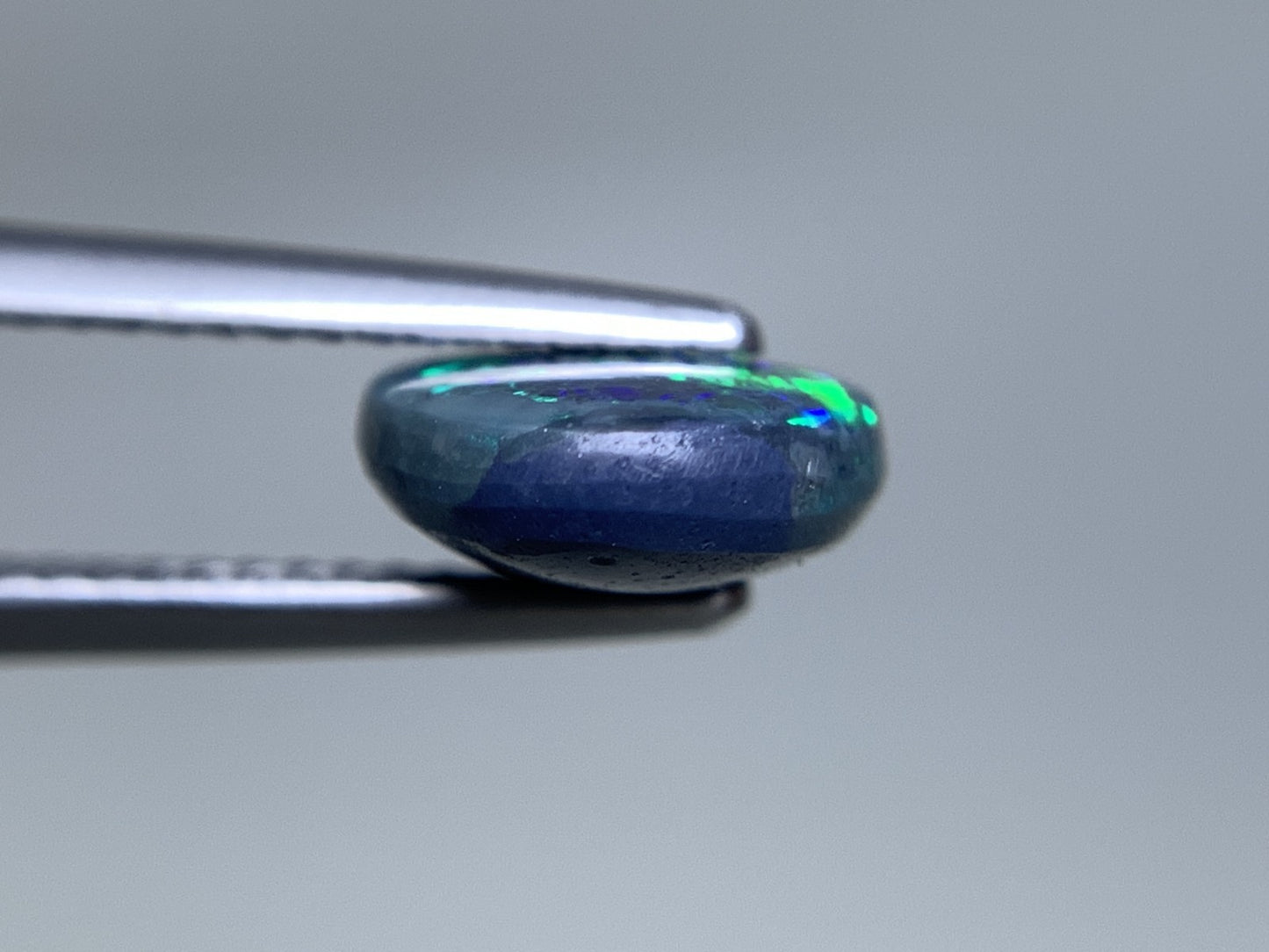 ブラックオパール 天然 2.464ct 中央宝石ソーティング付き 11.6㎜×8.8㎜×3.8㎜ ルース（ 裸石 ） 7148Y