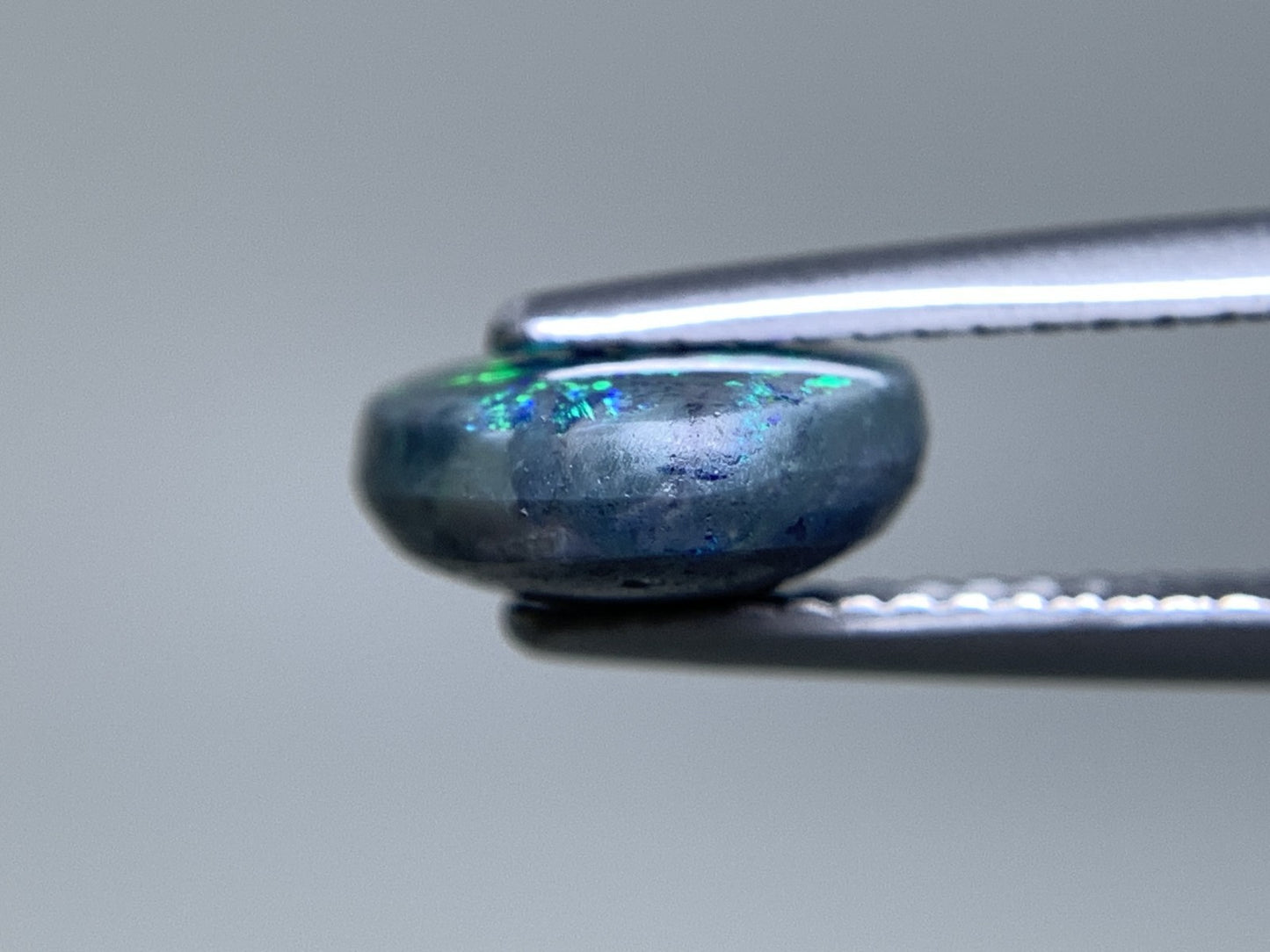 ブラックオパール 天然 2.464ct 中央宝石ソーティング付き 11.6㎜×8.8㎜×3.8㎜ ルース（ 裸石 ） 7148Y
