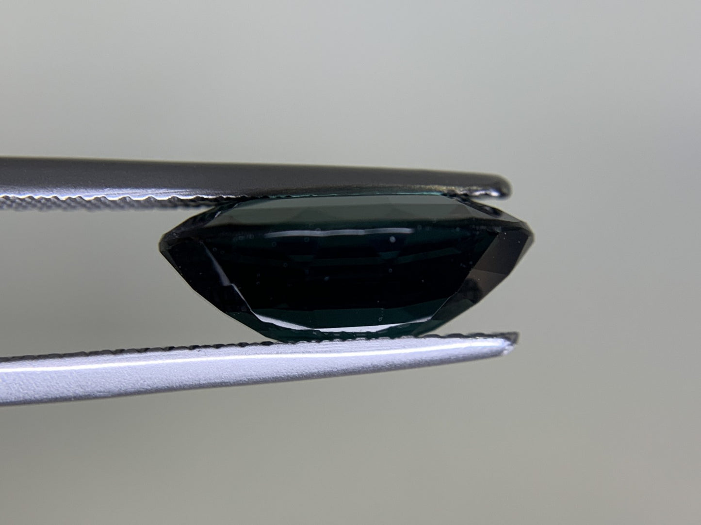 グリーントルマリン 5.763ct  宝石ソーティング付き  13.6㎜×10.7㎜×5.3㎜  ルース（ 裸石 ） 3689Y