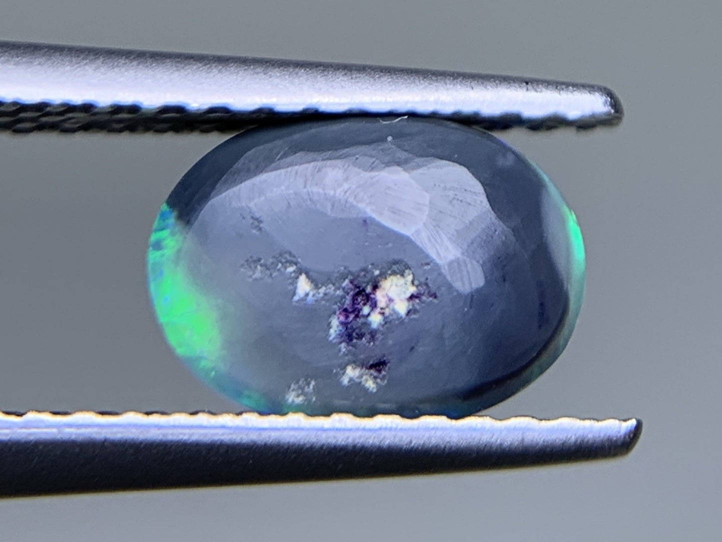 ブラックオパール 天然 0.798ct 宝石ソーティング付き 8.1㎜×6.0㎜×2.7㎜ ルース（ 裸石 ） 6484Y