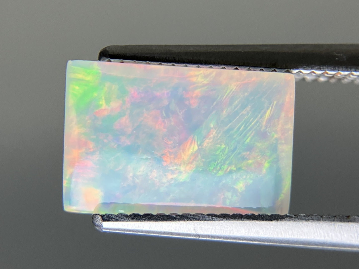 オパール 天然  2.112ct  宝石ソーティング付き  10.8㎜×7.1㎜×4.2㎜ ルース（ 裸石 ）  6165YY