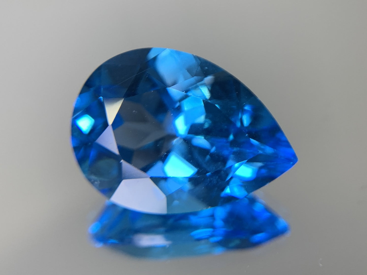 ブルートパーズ 13.942ct 宝石ソーティング付き  17.9㎜×12.9㎜×9.2㎜  ルース（ 裸石 ） 3316Y