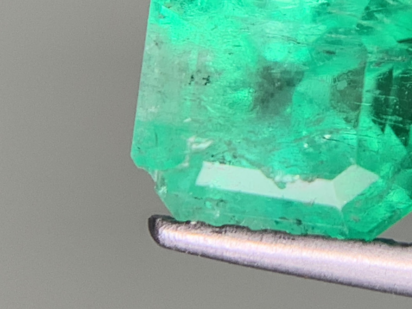 エメラルド　1.26ct　Colombia　GIA宝石鑑別書付き　縦6.22㎜×横5.86㎜×高さ5.24㎜　 ルース（ 裸石 ）　 1570Y