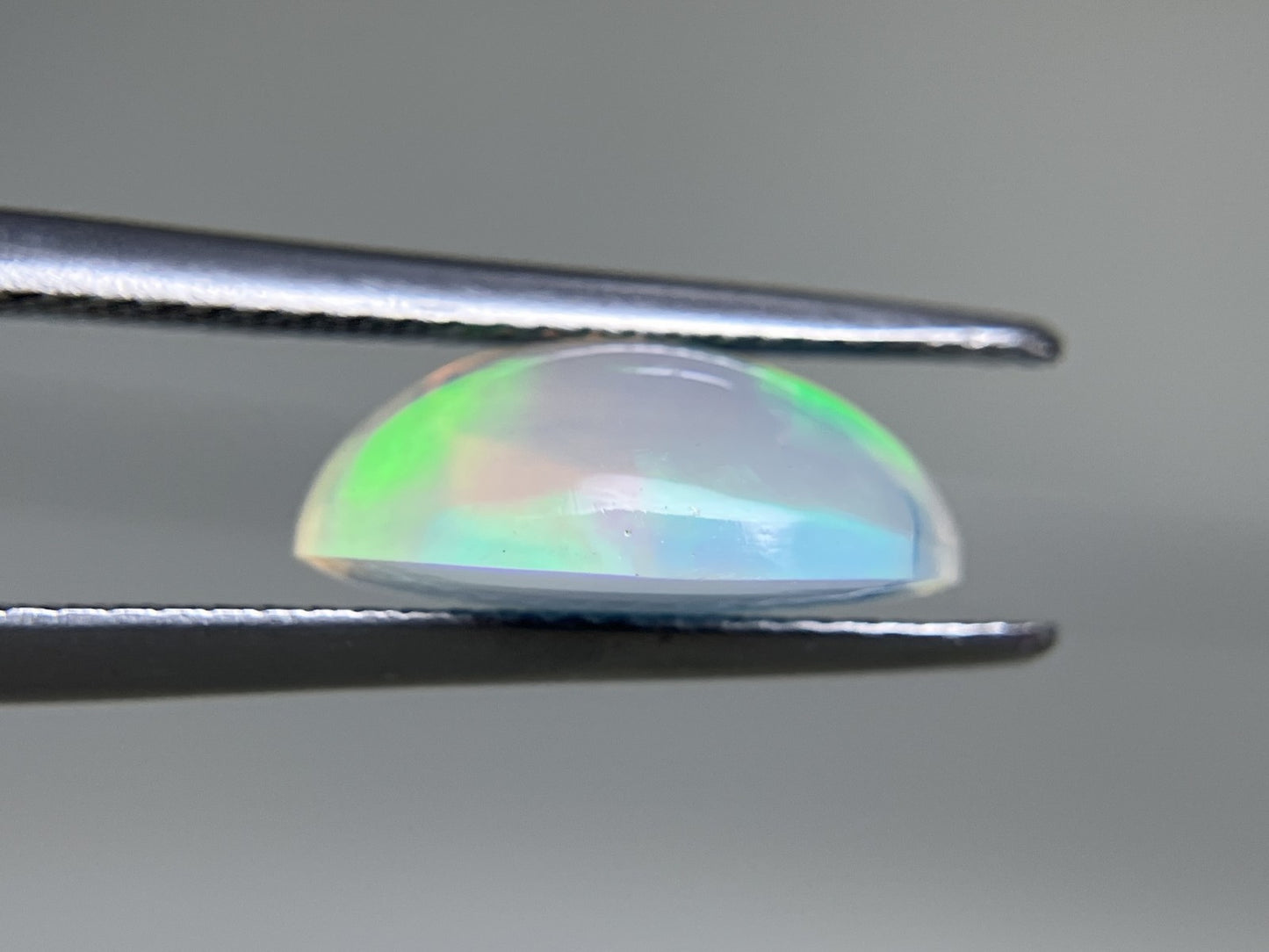 オパール 2.760ct 宝石ソーティング付き  12.5㎜×8.7㎜×5.1㎜  ルース（ 裸石 ） 3892YY