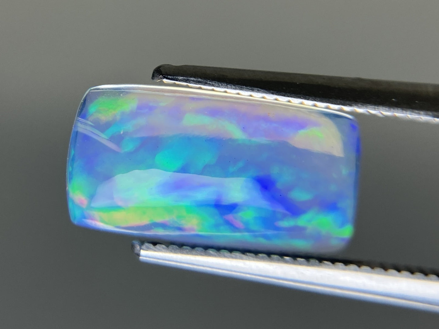 オパール 天然 2.443ct 宝石ソーティング付き 13.7㎜×7.3㎜×3.9㎜ ルース（ 裸石 ） 6170YY
