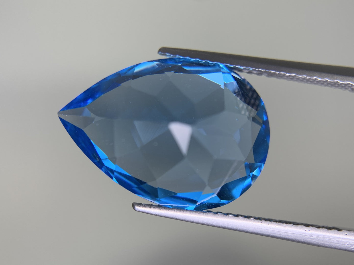 ブルートパーズ 13.942ct 宝石ソーティング付き  17.9㎜×12.9㎜×9.2㎜  ルース（ 裸石 ） 3316Y