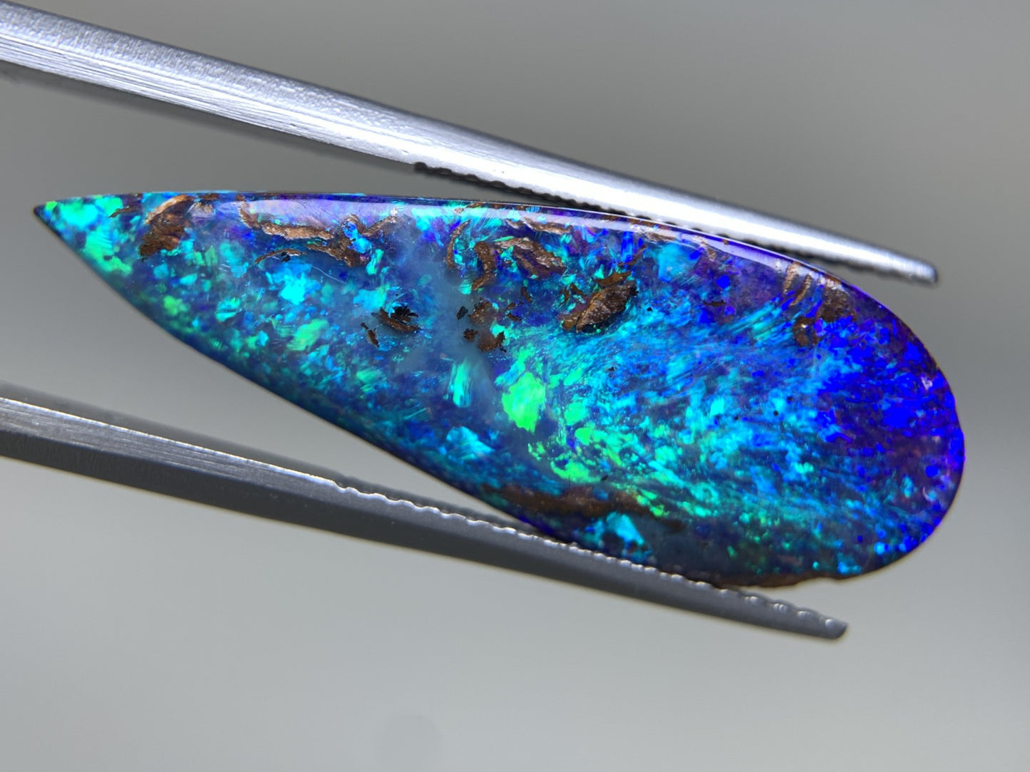 ボルダーオパール 11.830ct  宝石ソーティング付き  29.1㎜×10.8㎜×4.8㎜  天然 ルース（ 裸石 ） 4703Y