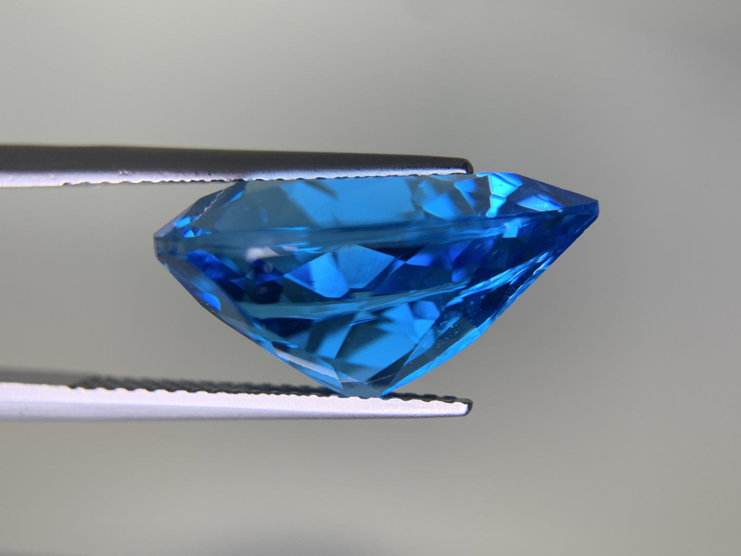 ブルートパーズ 13.942ct 宝石ソーティング付き  17.9㎜×12.9㎜×9.2㎜  ルース（ 裸石 ） 3316Y