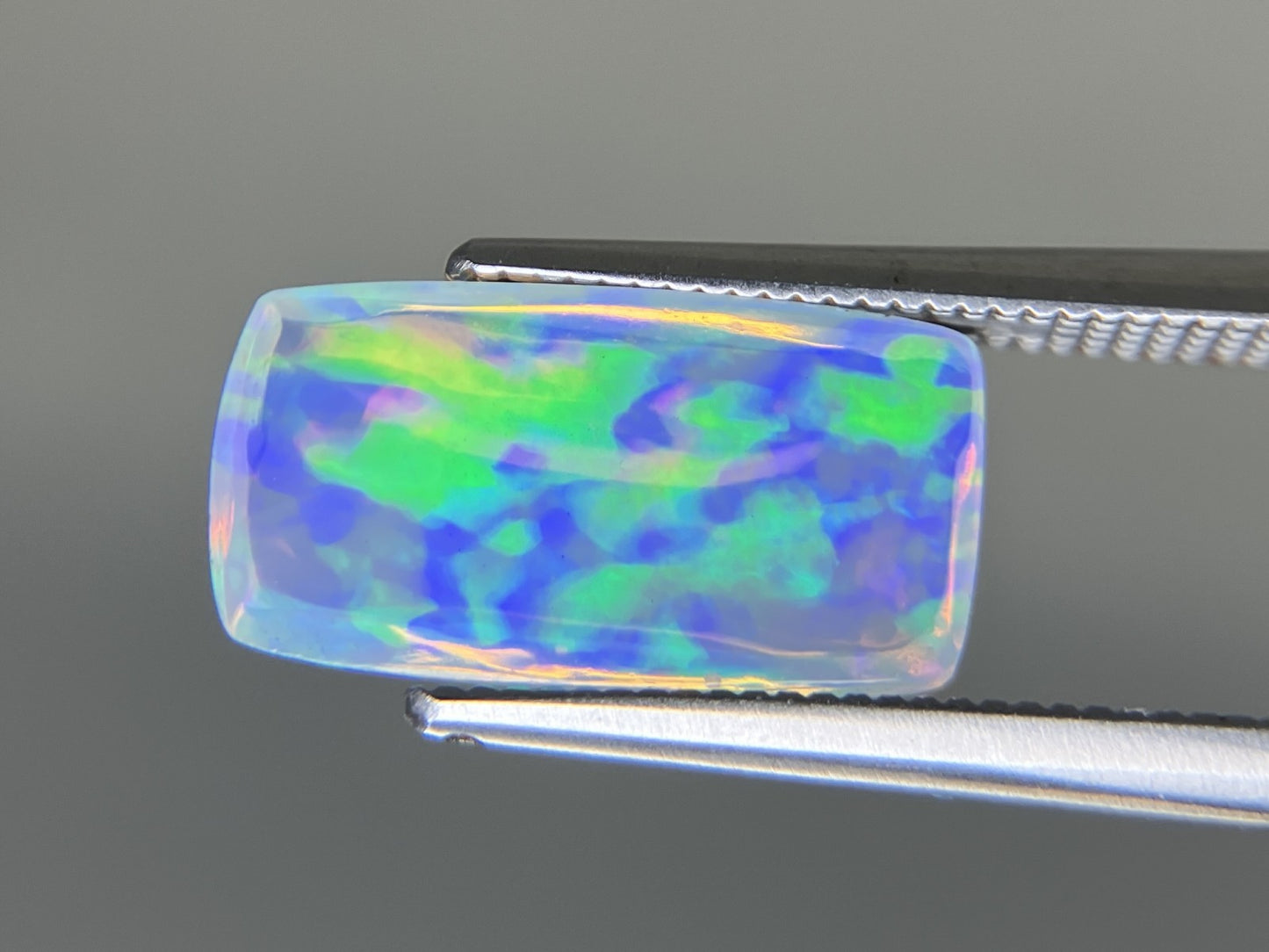 オパール 天然 2.443ct 宝石ソーティング付き 13.7㎜×7.3㎜×3.9㎜ ルース（ 裸石 ） 6170YY