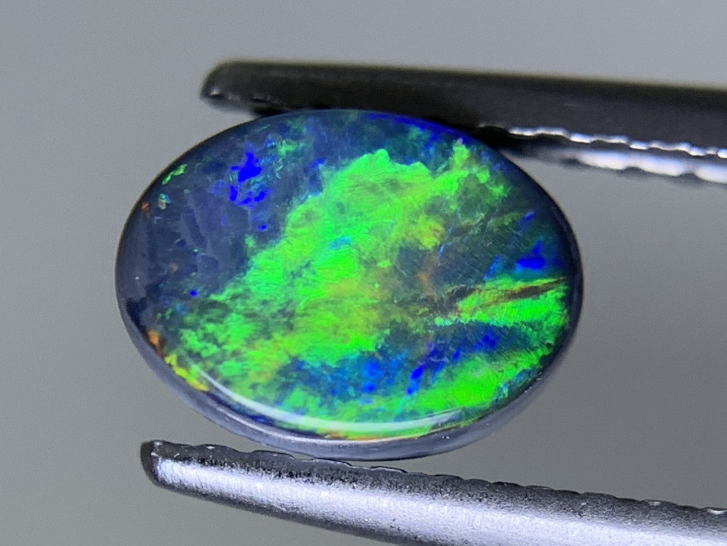 ブラックオパール 天然 0.614ct 宝石ソーティング付き 6.8㎜×5.2㎜×2.6㎜ ルース（ 裸石 ） 6554Y