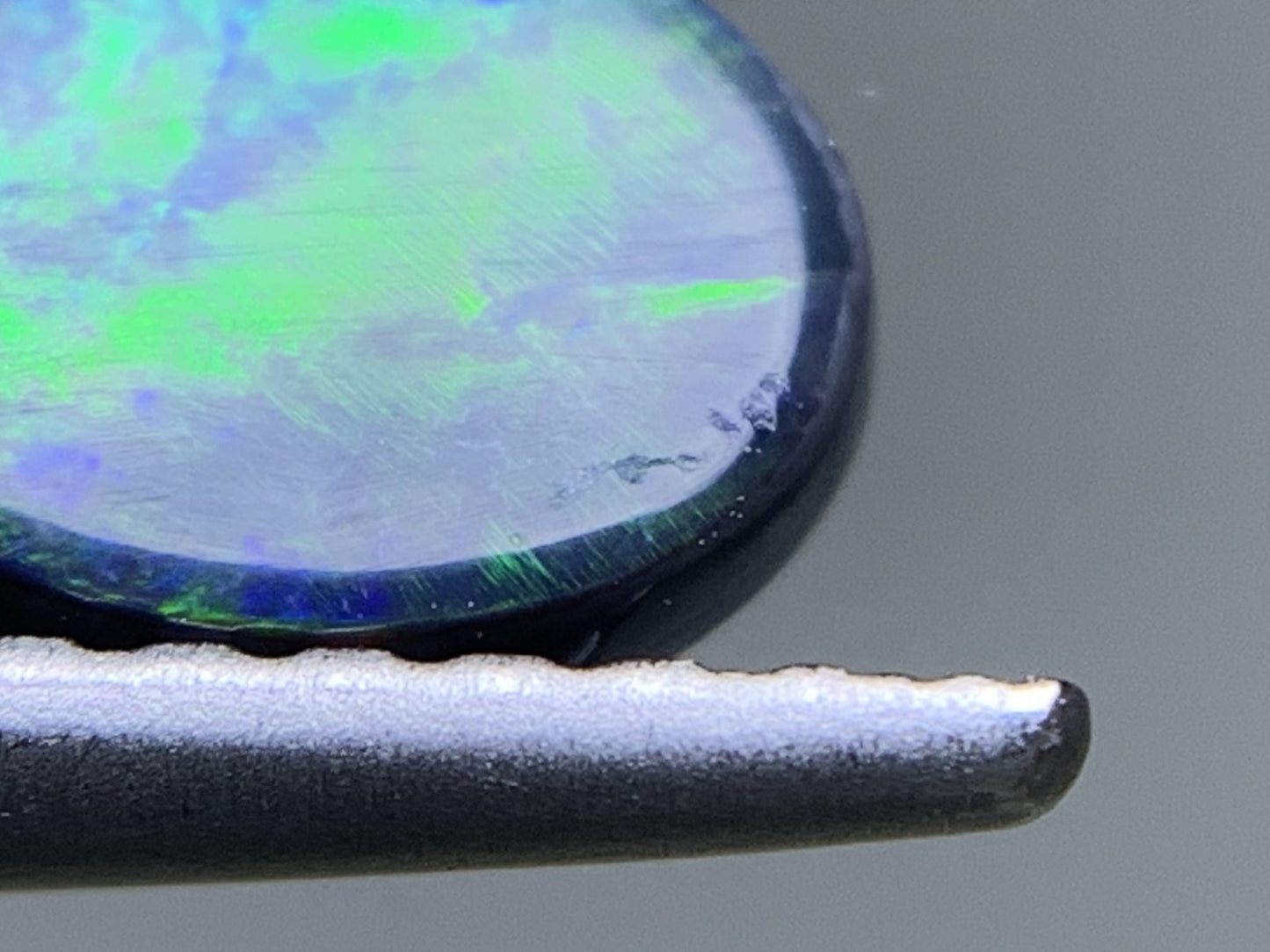ブラックオパール 天然 0.614ct 宝石ソーティング付き 6.8㎜×5.2㎜×2.6㎜ ルース（ 裸石 ） 6554Y