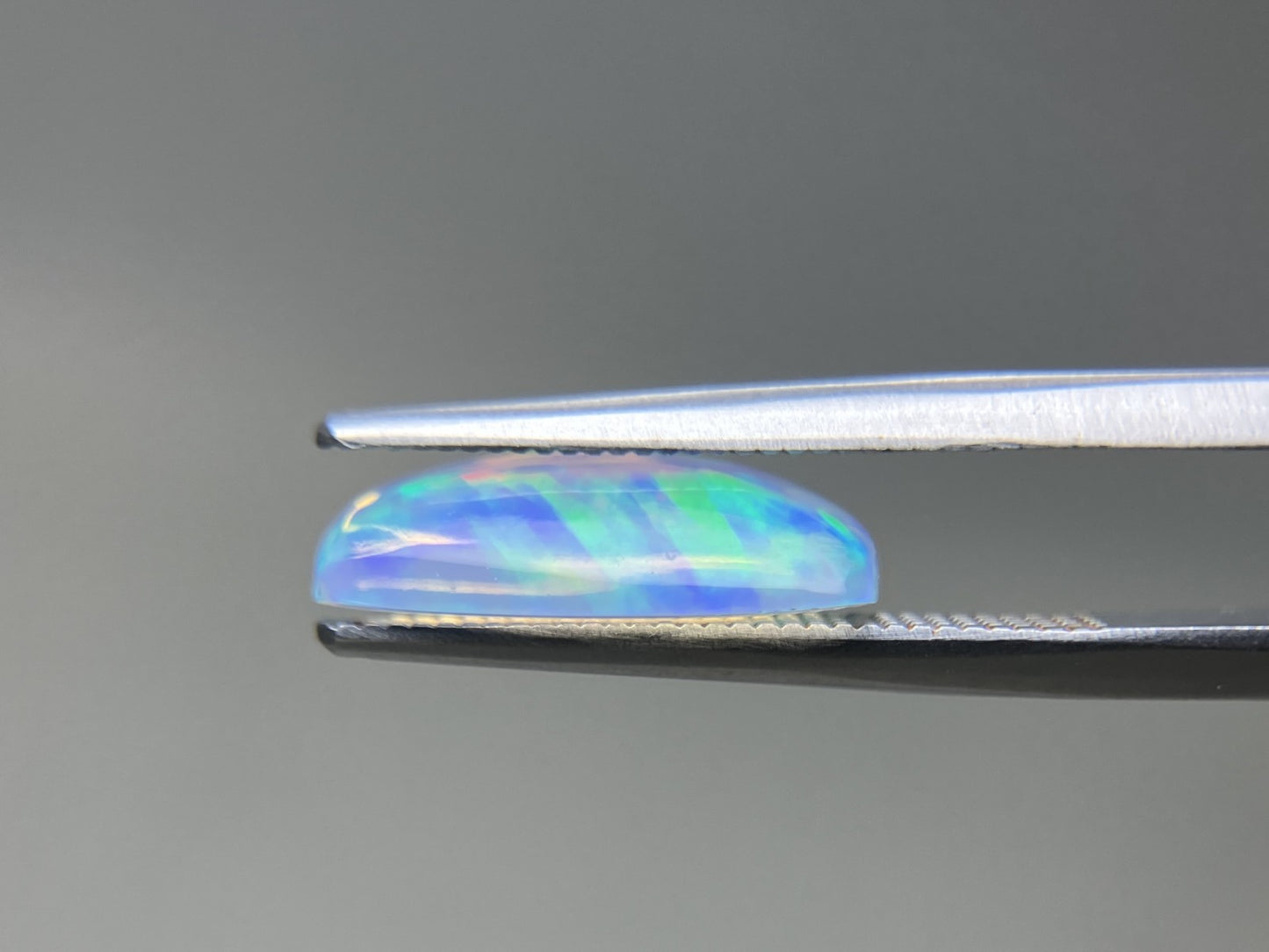 オパール 天然 2.443ct 宝石ソーティング付き 13.7㎜×7.3㎜×3.9㎜ ルース（ 裸石 ） 6170YY