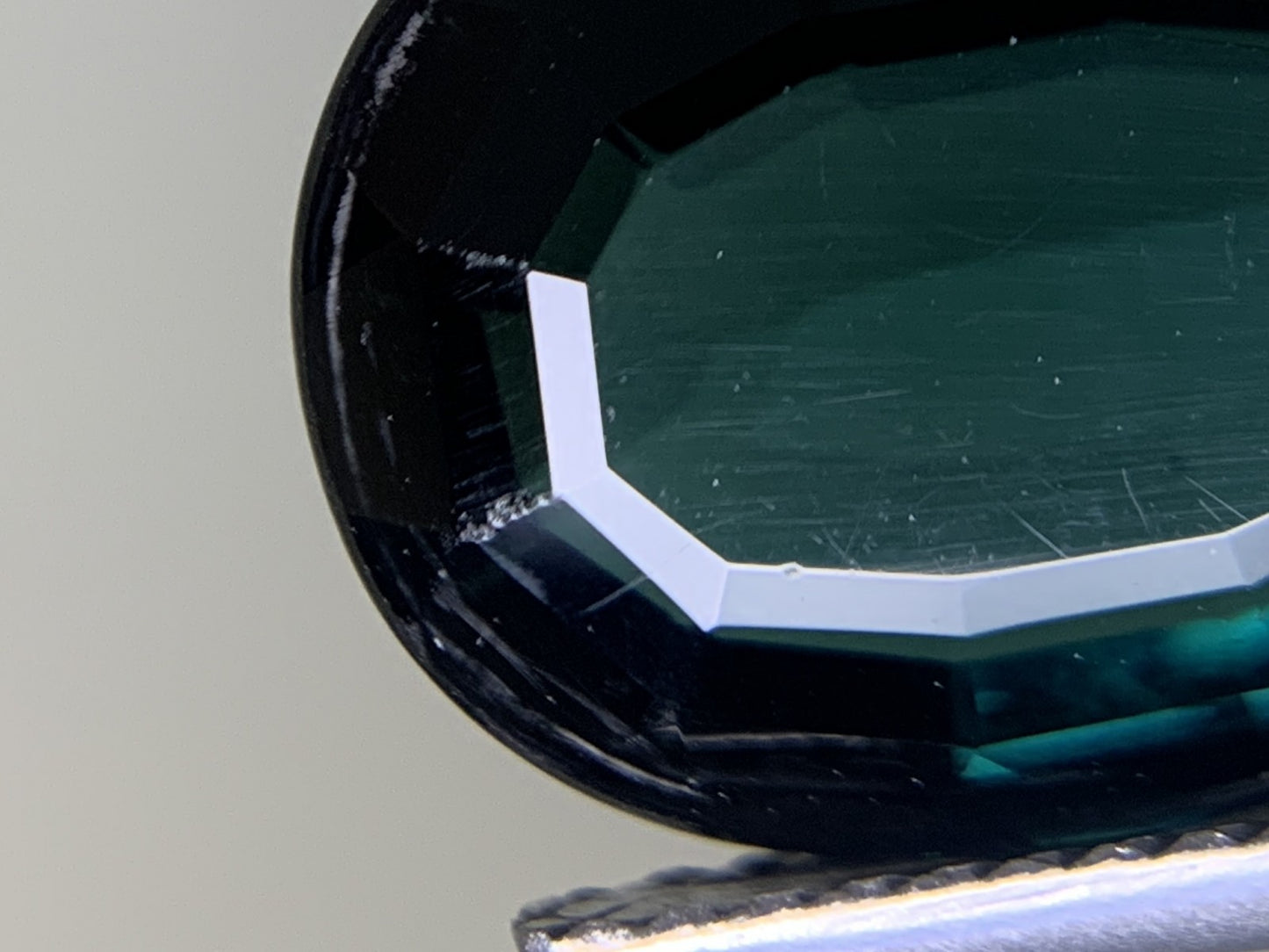 グリーントルマリン 5.763ct  宝石ソーティング付き  13.6㎜×10.7㎜×5.3㎜  ルース（ 裸石 ） 3689Y