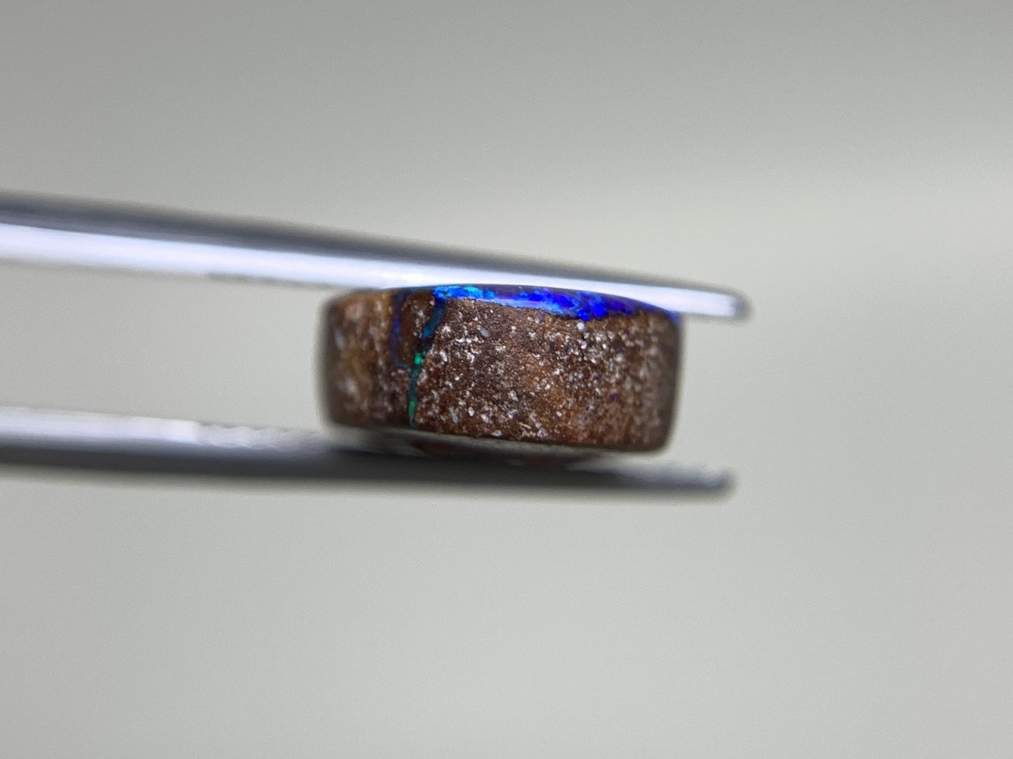 ボルダーオパール 11.830ct  宝石ソーティング付き  29.1㎜×10.8㎜×4.8㎜  天然 ルース（ 裸石 ） 4703Y