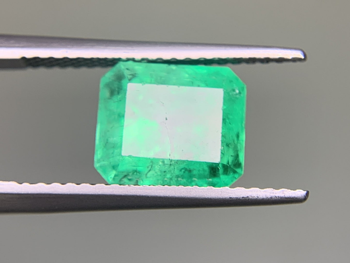 エメラルド　 3.35ct　Colombia　GIA宝石鑑別書付き　縦8.84㎜×横7.66㎜×高さ7.24㎜　 ルース（ 裸石 ）　 1684Y
