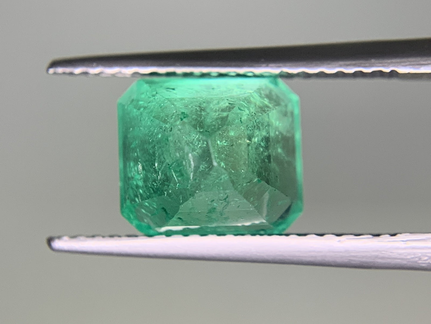 エメラルド　 3.35ct　Colombia　GIA宝石鑑別書付き　縦8.84㎜×横7.66㎜×高さ7.24㎜　 ルース（ 裸石 ）　 1684Y
