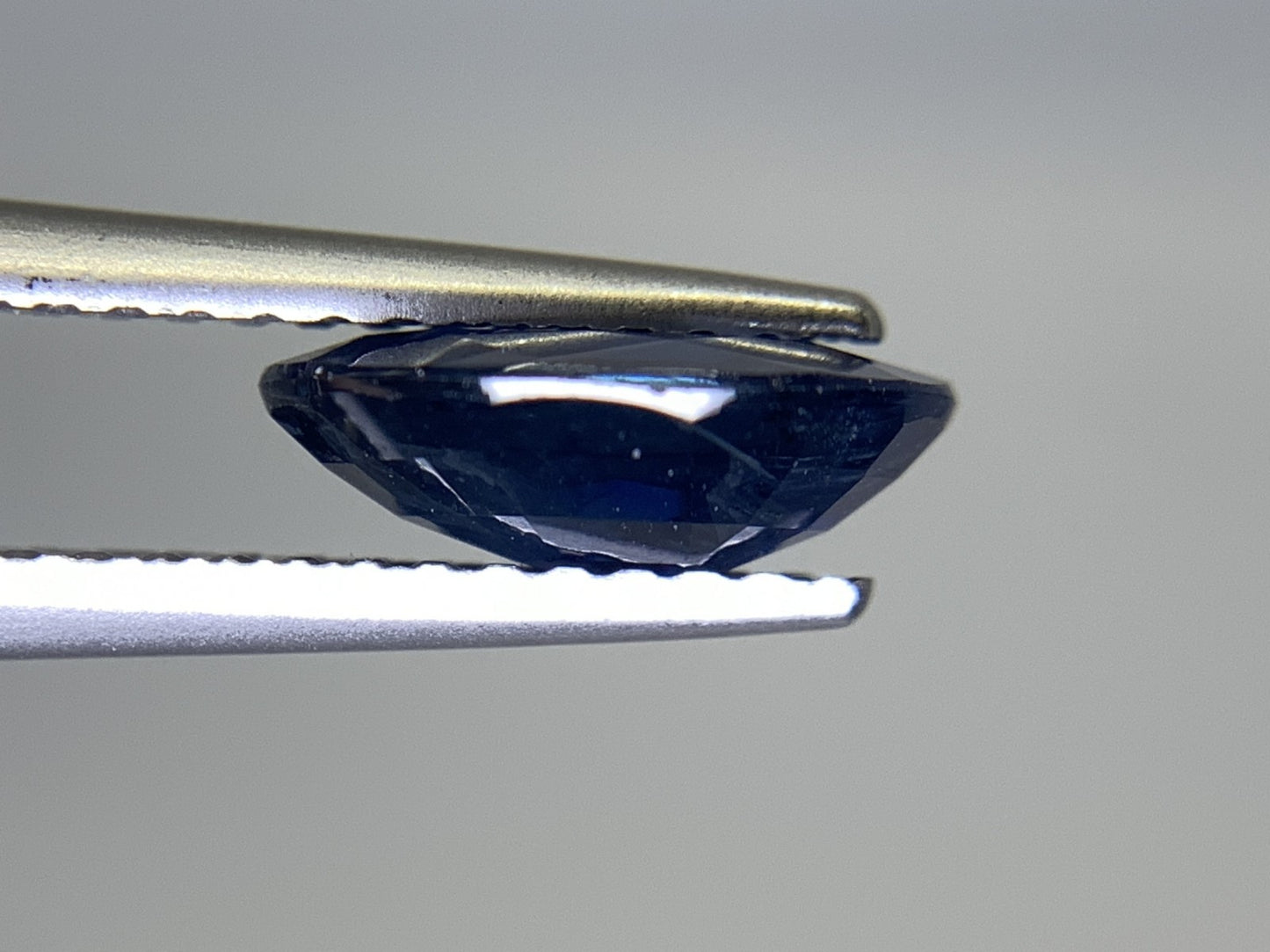 サファイア 1.851ct 宝石ソーティング付き  9.1㎜×6.9㎜×3.1㎜ ルース（ 裸石 ） 2185Y