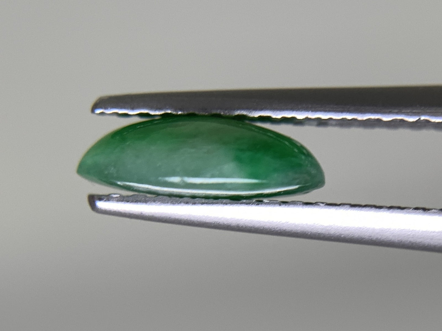ヒスイ 翡翠  天然  1.304ct  宝石ソーティング付き  8.9㎜×5.7㎜×2.8㎜   ルース（ 裸石 ） 5439Y