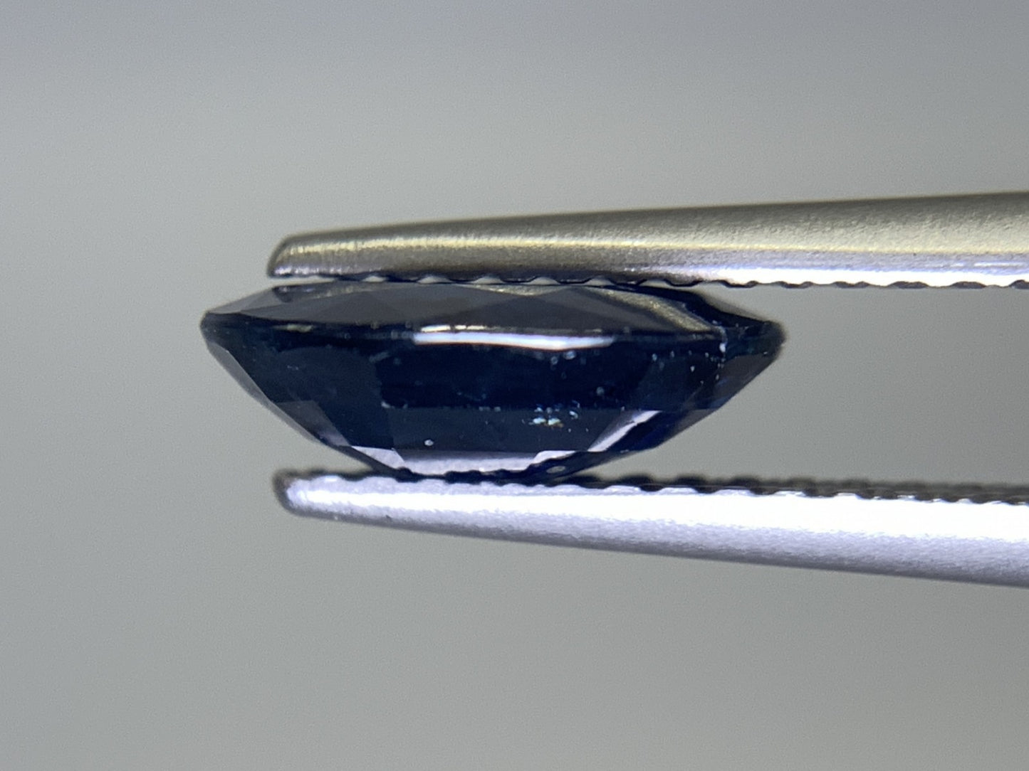 サファイア 1.851ct 宝石ソーティング付き  9.1㎜×6.9㎜×3.1㎜ ルース（ 裸石 ） 2185Y