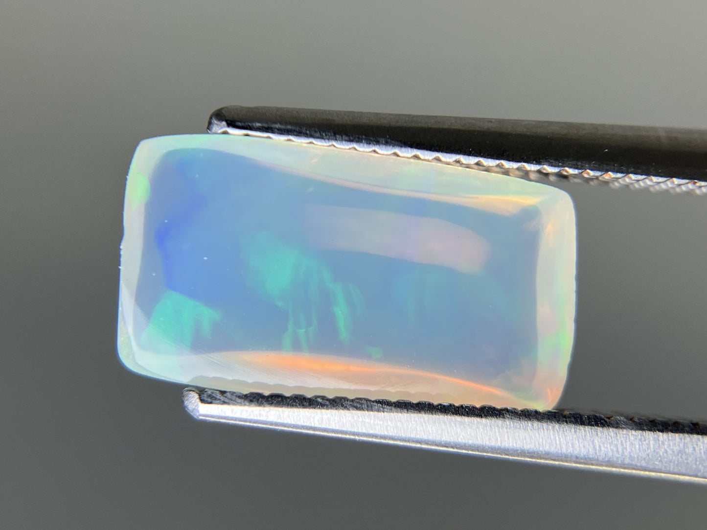 オパール 天然 2.073ct 宝石ソーティング付き 12.7㎜×7.1㎜×4.4㎜ ルース（ 裸石 ） 6167YY