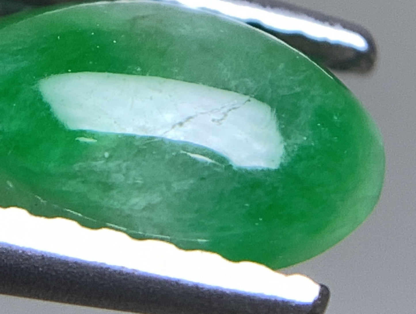 ヒスイ 翡翠  天然  1.304ct  宝石ソーティング付き  8.9㎜×5.7㎜×2.8㎜   ルース（ 裸石 ） 5439Y