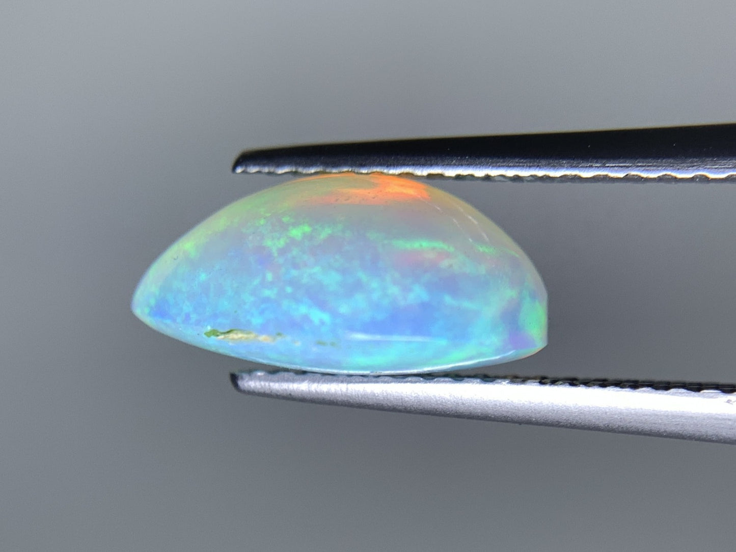 オパール 2.472ct  宝石ソーティング付き  12.1㎜×7.9㎜×5.8㎜  天然 ルース（ 裸石 ） 4427Y