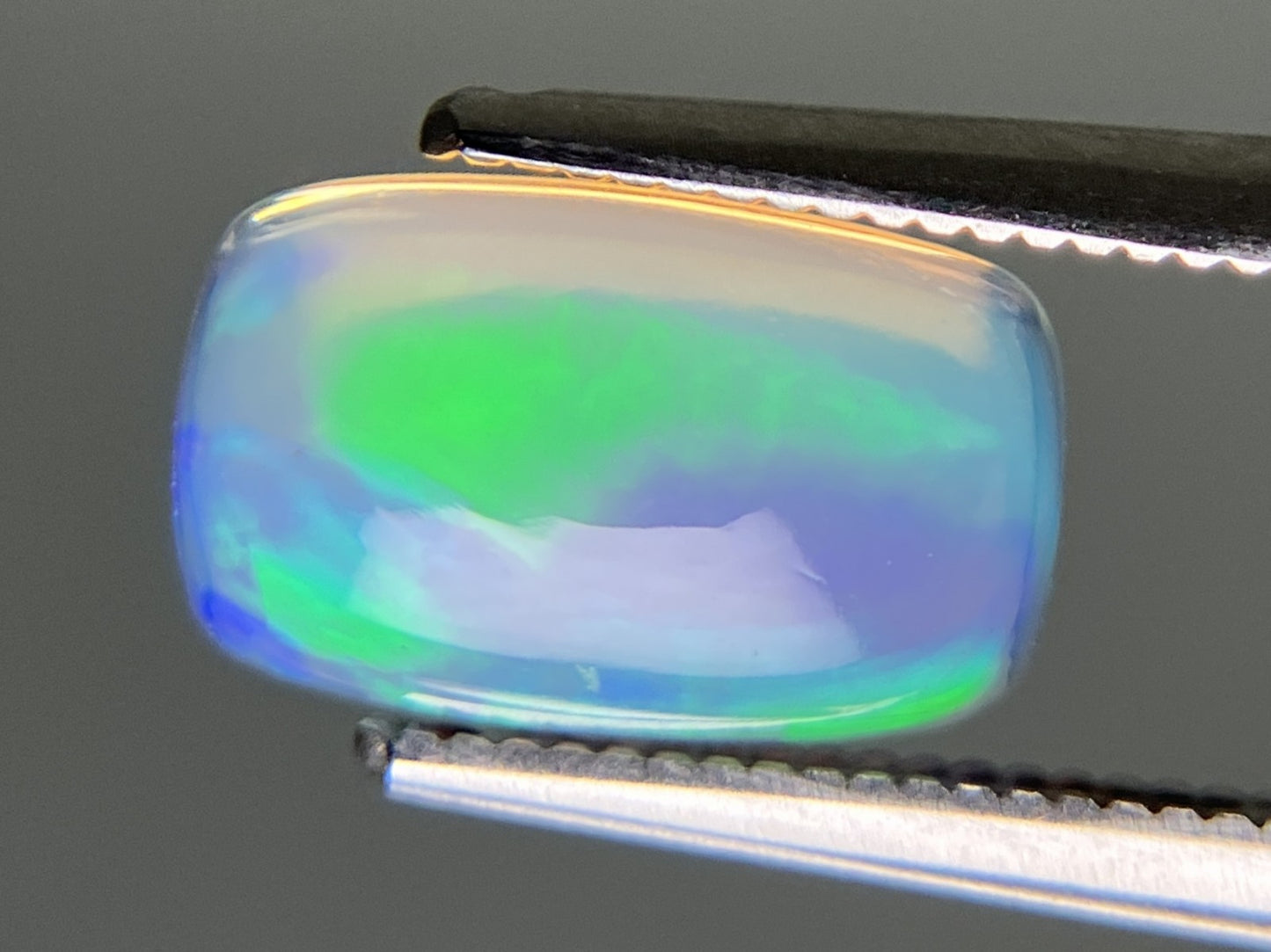 オパール 天然  1.855ct  宝石ソーティング付き  10.5㎜×6.5㎜×4.0㎜ ルース（ 裸石 ）  6166YY