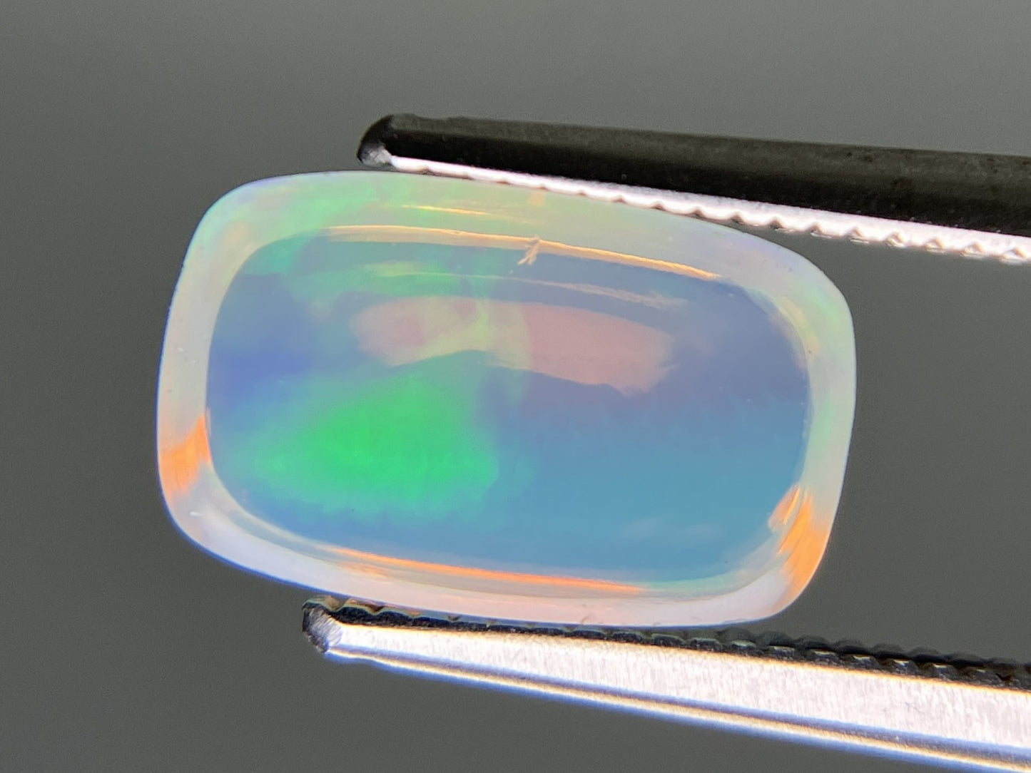 オパール 天然  1.855ct  宝石ソーティング付き  10.5㎜×6.5㎜×4.0㎜ ルース（ 裸石 ）  6166YY