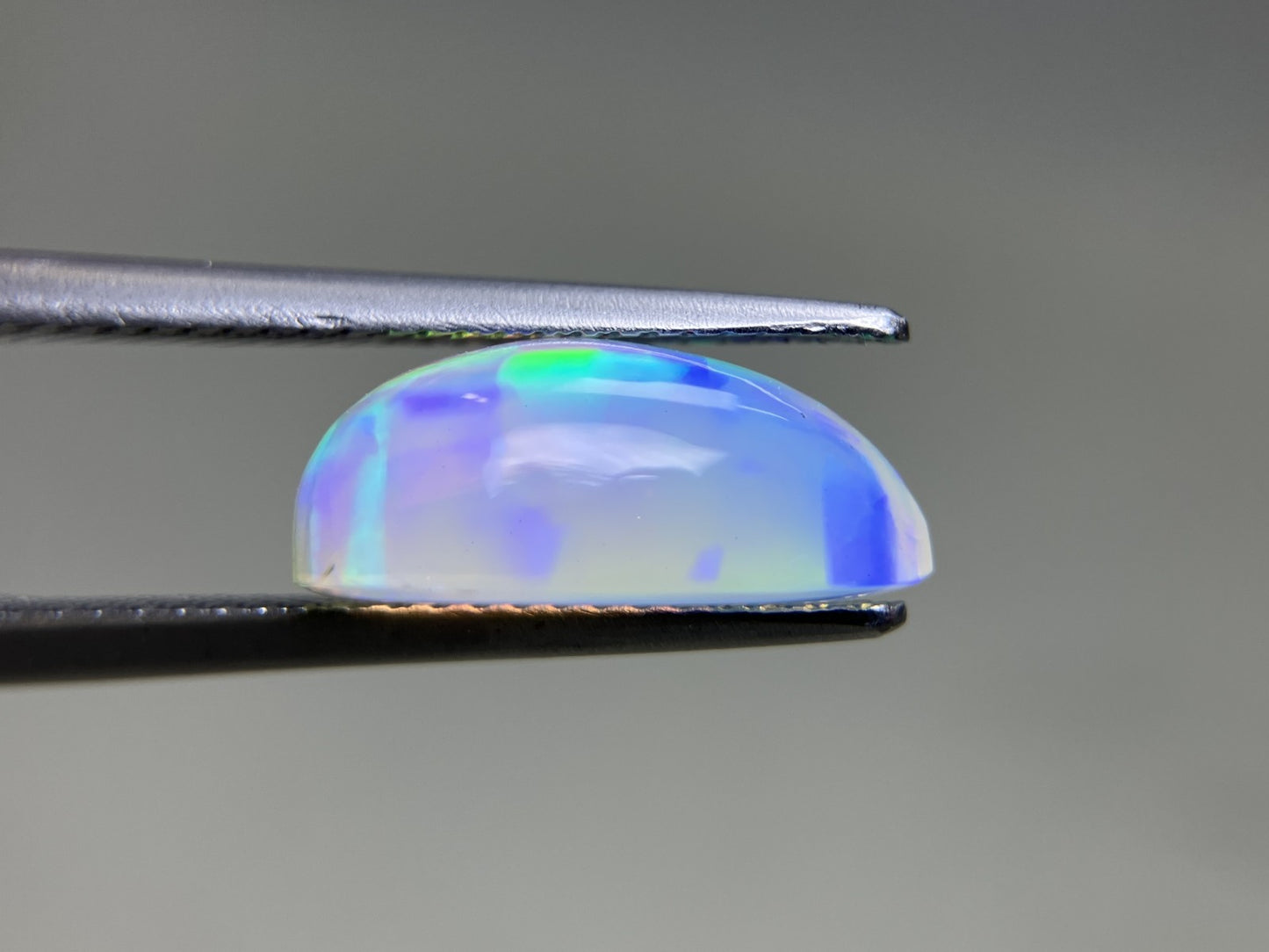 オパール 2.994ct 宝石ソーティング付き  13.5㎜×8.7㎜×5.6㎜  ルース（ 裸石 ） 3947YY
