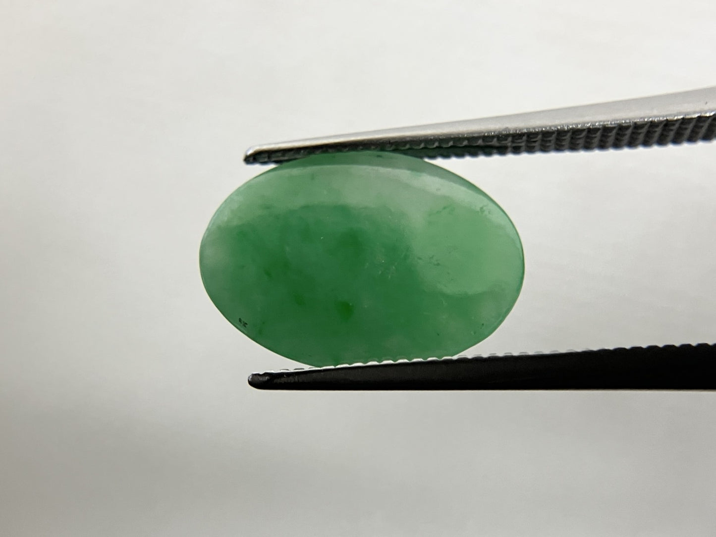 翡翠（ひすい） 3.334ct 宝石ソーティング付き 13.5㎜×9.5㎜×3.1㎜ ルース（ 裸石 ） 3819S