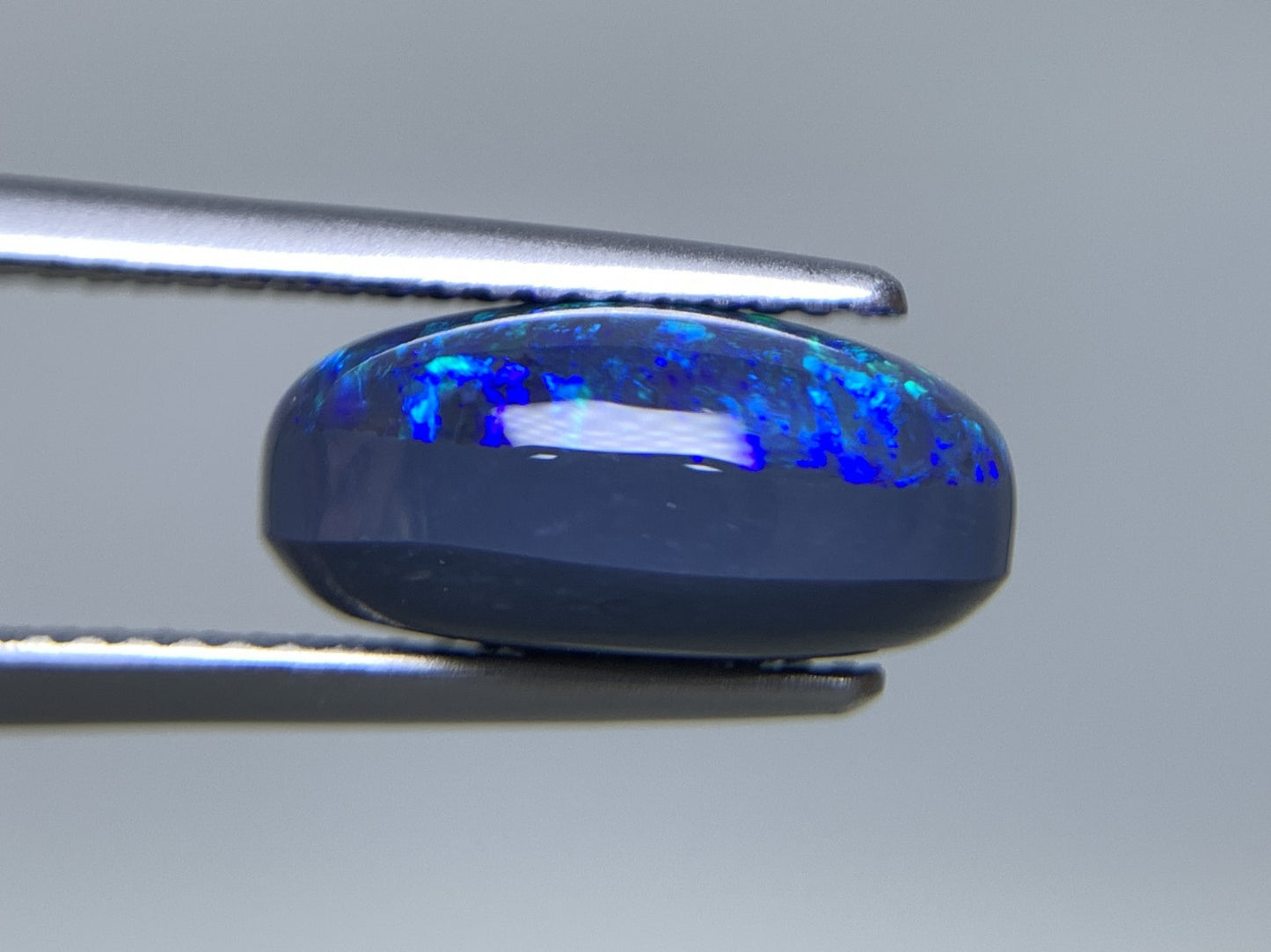 ブラックオパール 天然 4.866ct 中央宝石ソーティング付き 13.3㎜×9.1㎜×6.3㎜ ルース（ 裸石 ） 7171Y