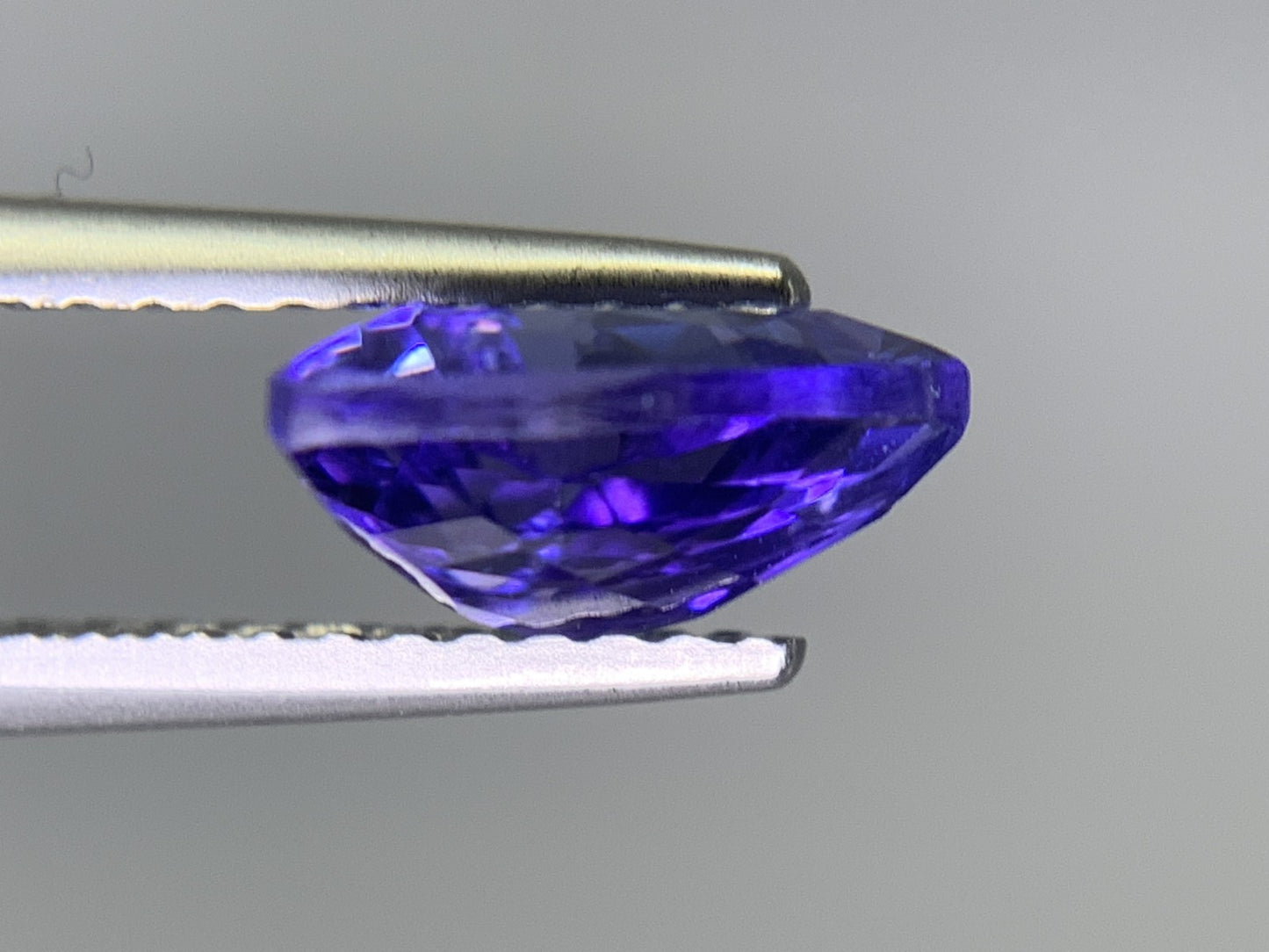 タンザナイト　2.035ct　宝石ソーティング付き　縦8.4㎜×横8.2㎜×高さ4.2㎜　 ルース（ 裸石 ）　 1688Y