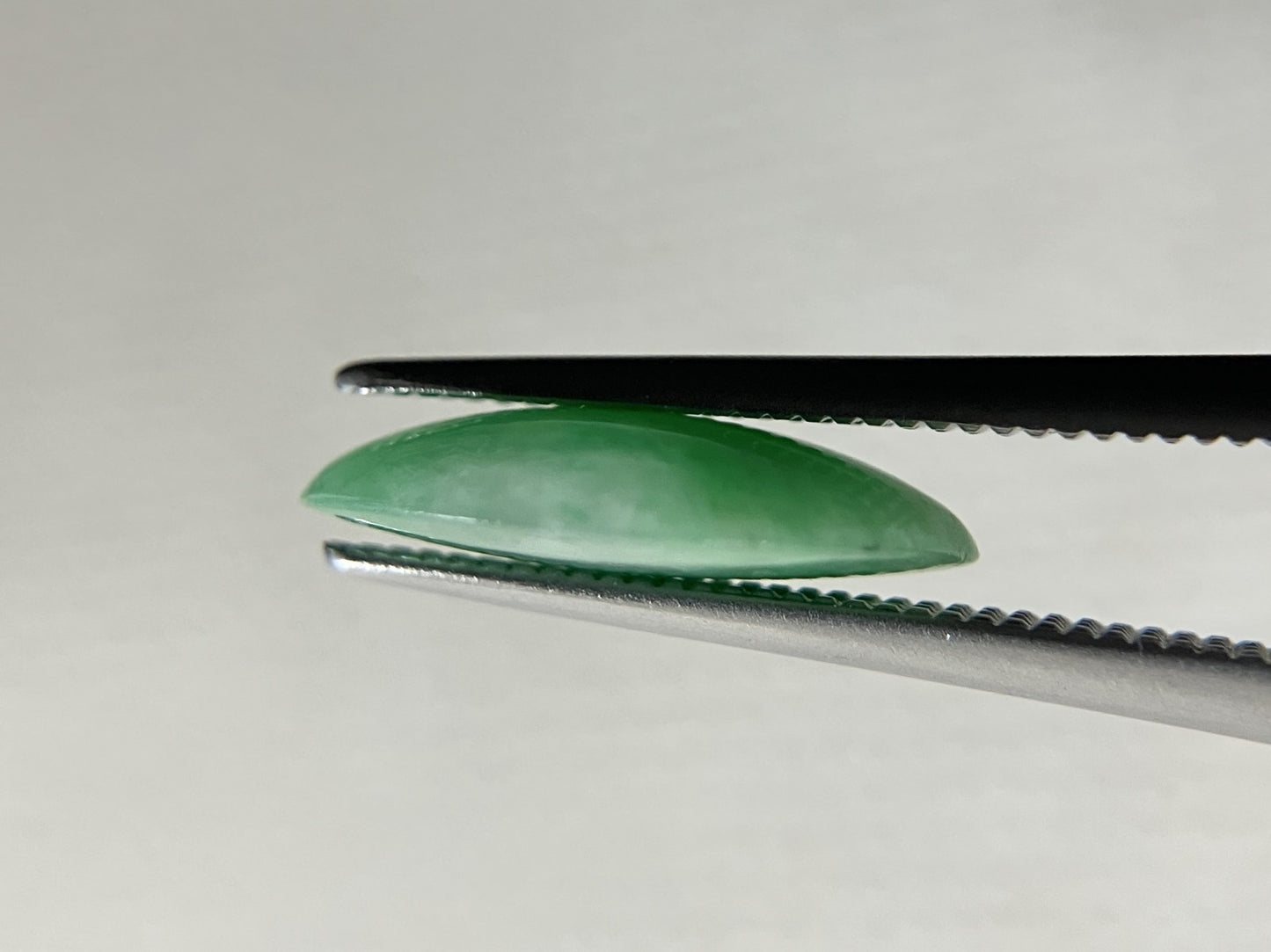 翡翠（ひすい） 3.334ct 宝石ソーティング付き 13.5㎜×9.5㎜×3.1㎜ ルース（ 裸石 ） 3819S