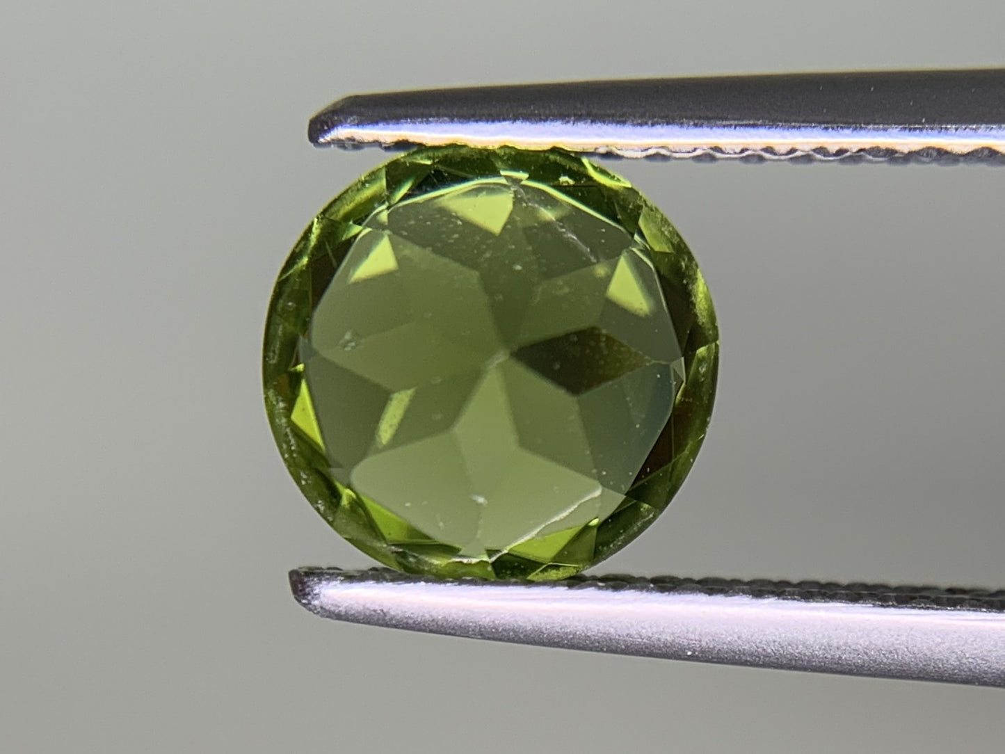 ペリドット 2.229ct  宝石ソーティング付き  8.0㎜×8.0㎜×5.1㎜  ルース（ 裸石 ） 4139Y