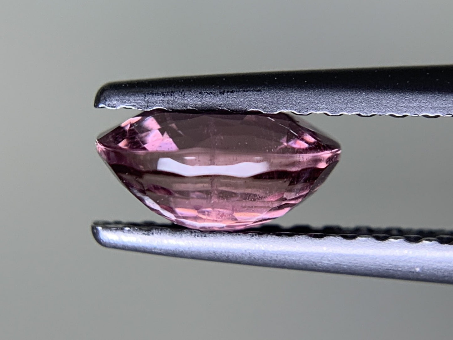 サファイア 天然 1.065ct 宝石ソーティング付き 6.6㎜×4.9㎜×3.3㎜ ルース（ 裸石 ） 6590Y