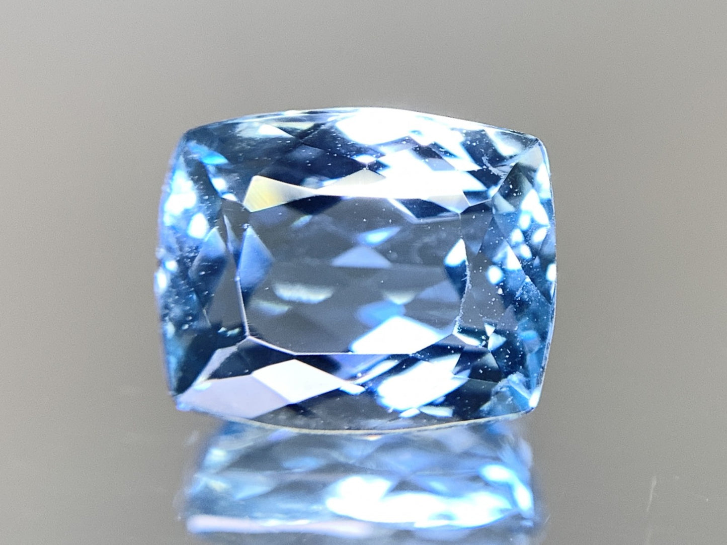 アクアマリン 天然 3.405ct 中央宝石ソーティング付き 9.68㎜×8.02㎜×6.13㎜ ルース（ 裸石 ） 7276Y